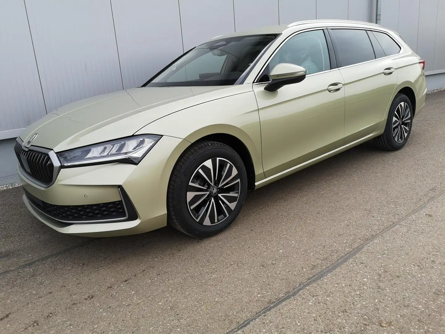 Skoda Superb Combi 2.0 TDI 142kW 4x4 Selection DSG ABT AHK 3... Gelb - 1