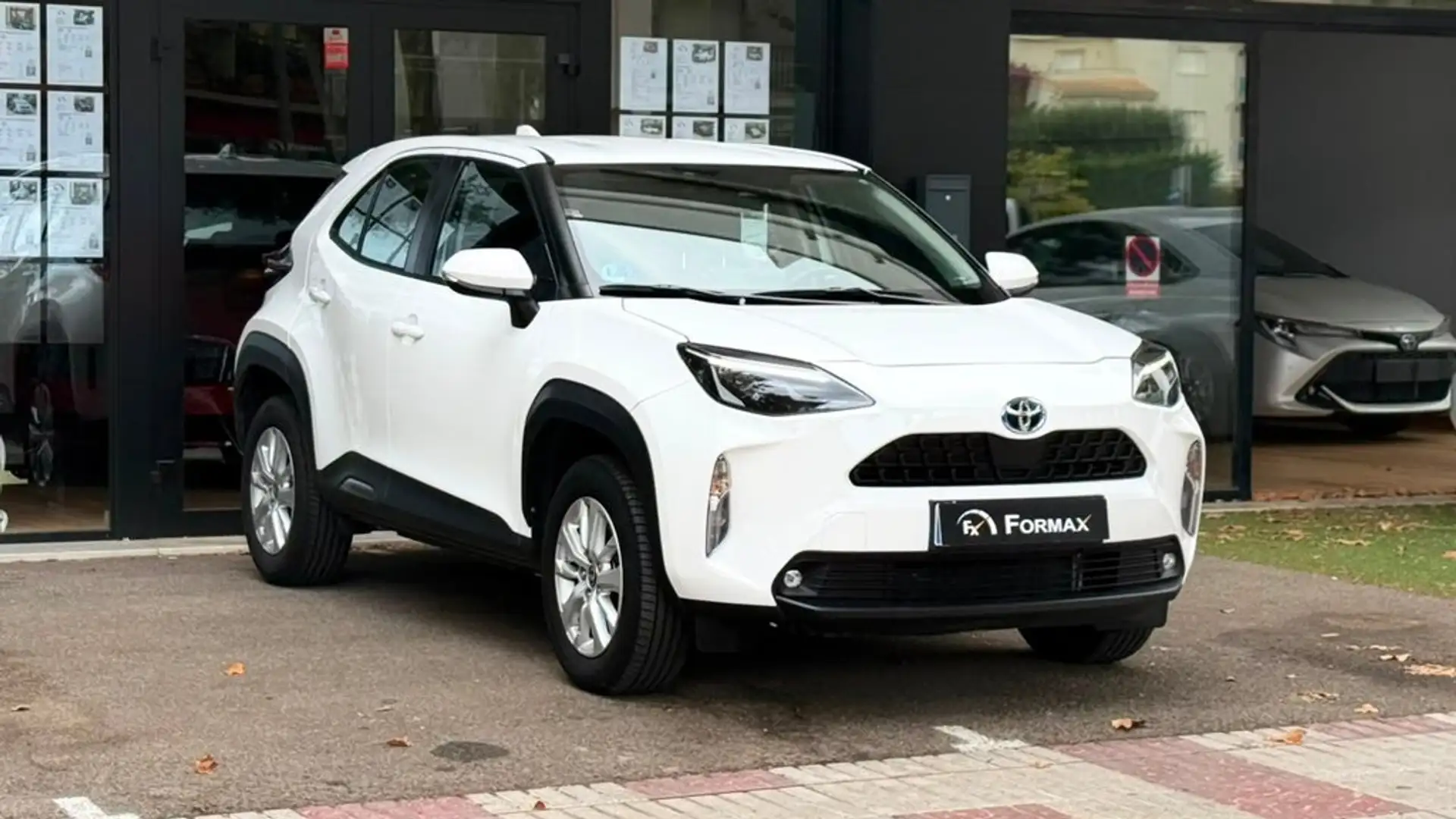 Toyota Yaris Cross 120H Business Plus Blanco - 2