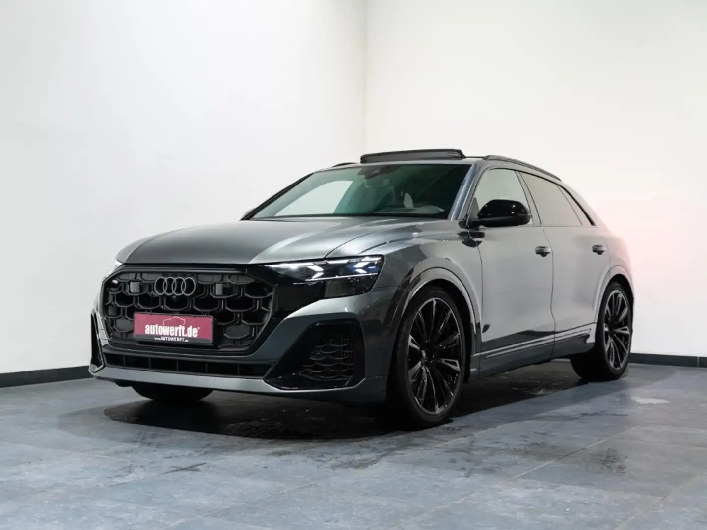 Audi SQ8 EXCLUSIVE BLACK PANO AHK MATRIX HUD 3D B&O 23Z 4x Grau - 1