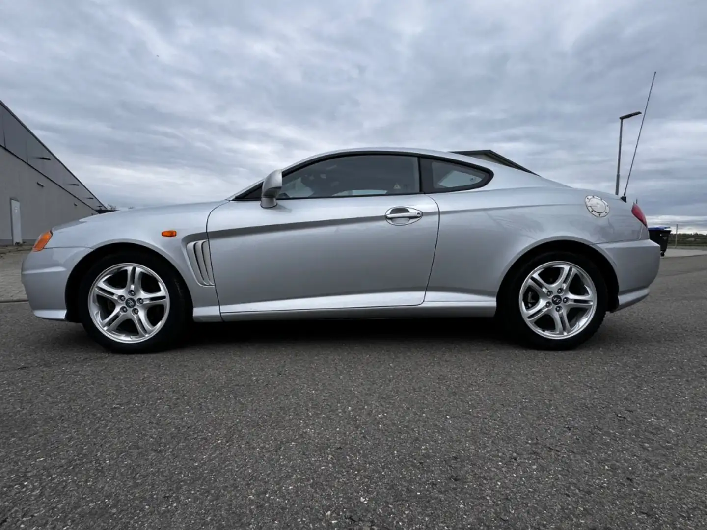 Hyundai Coupe Sport Coupe 2.7 V6 GLS Gümüş rengi - 1