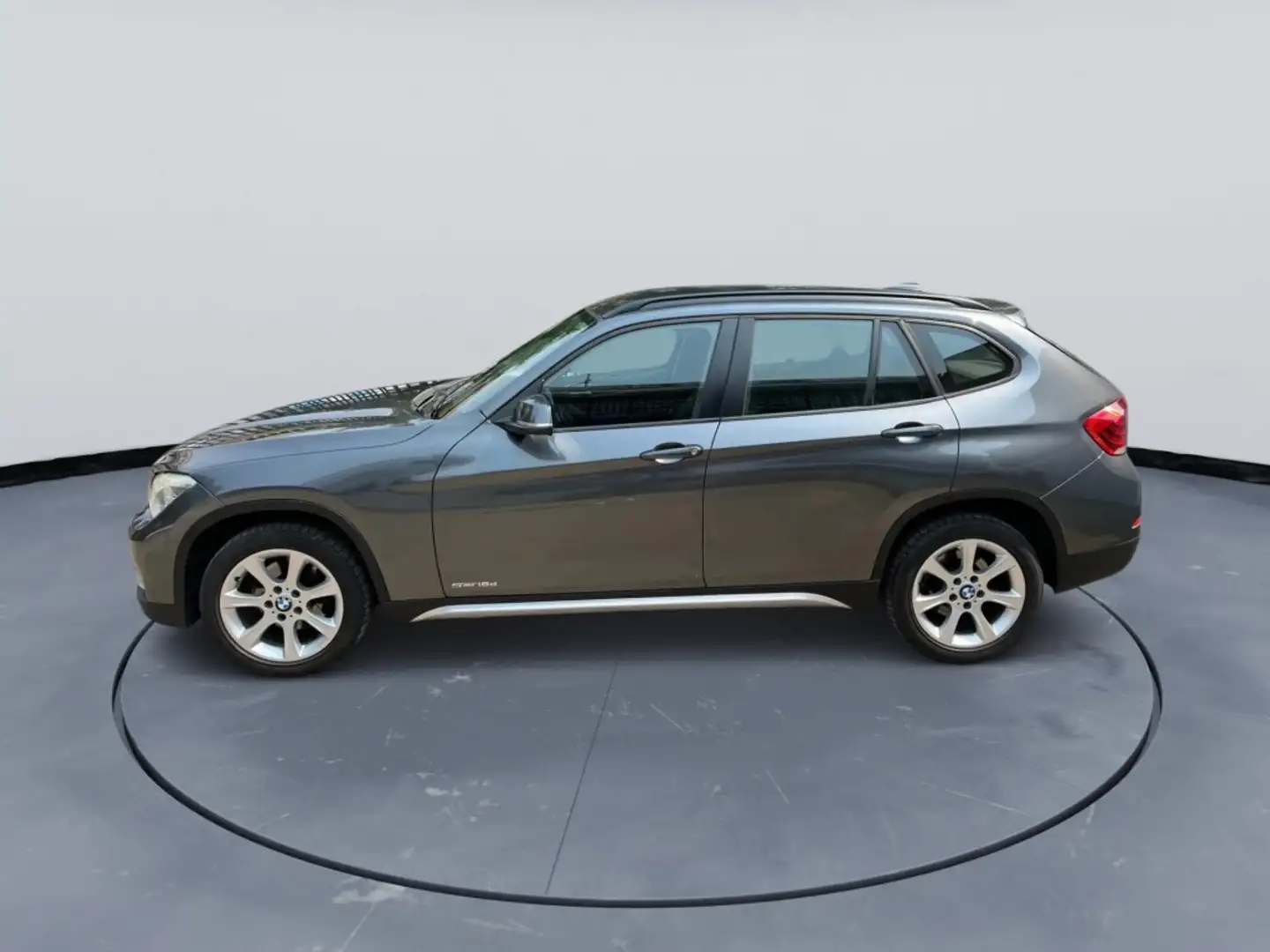 BMW X1 sDrive 16d Grau - 2