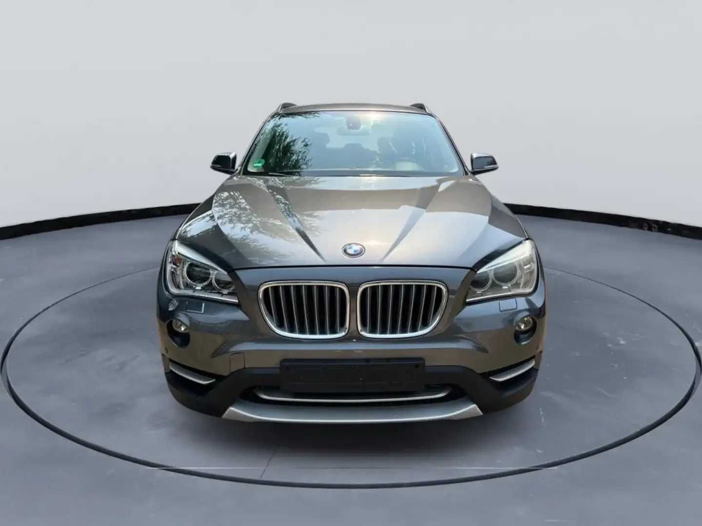 BMW X1 sDrive 16d Grau - 1