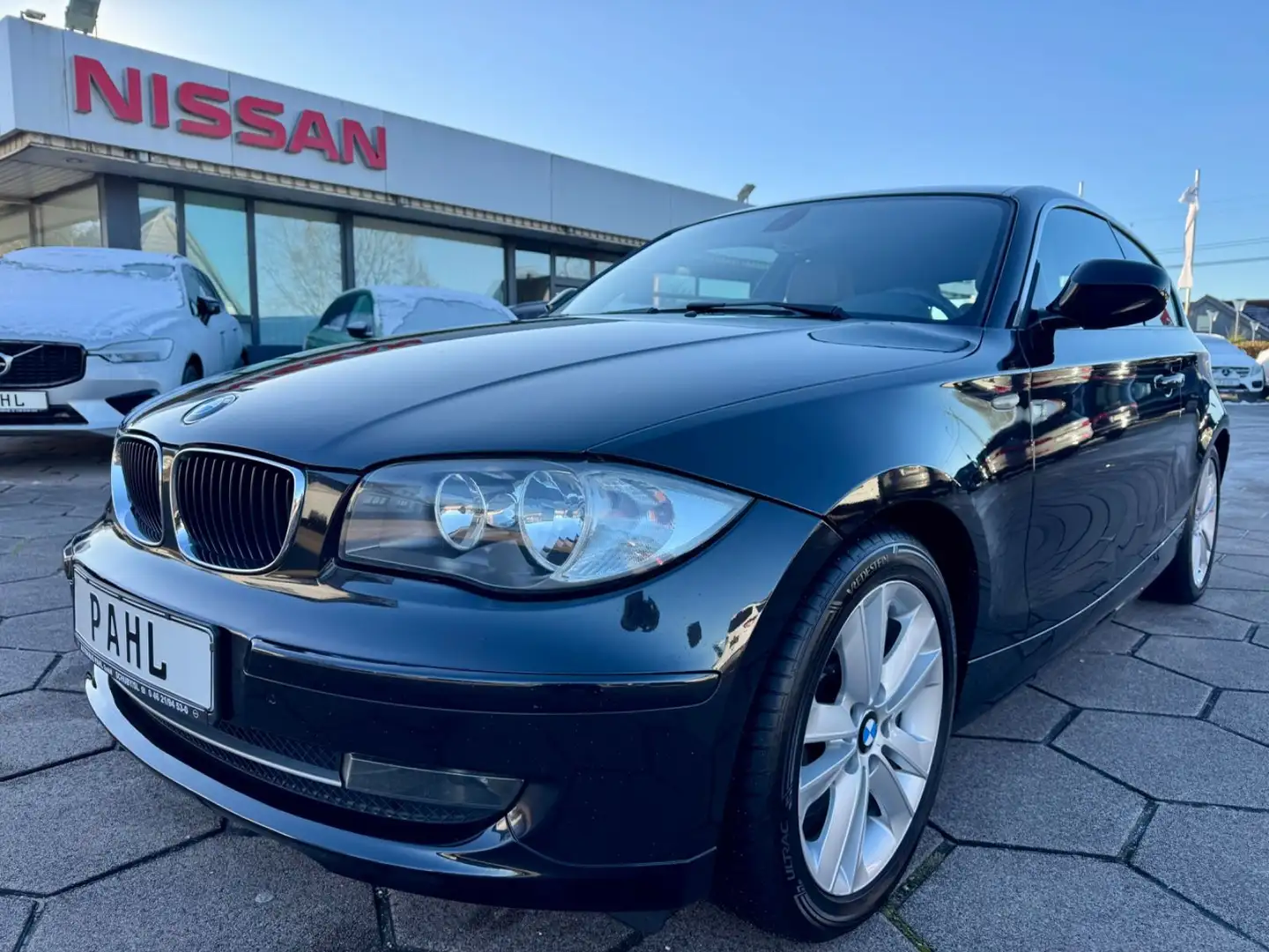 BMW 123 d Autom. Business LEDER NAVI TEMPO MEMORY SZH Noir - 1