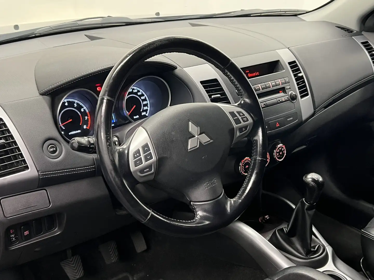 Mitsubishi Outlander 2.0 Intro Edition | TREKHAAK | CRUISE CONTROL | DA Grau - 2
