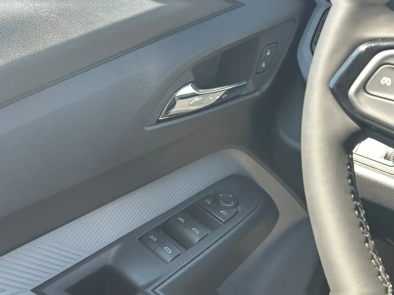 Chevrolet Bolt photo Chevrolet Bolt