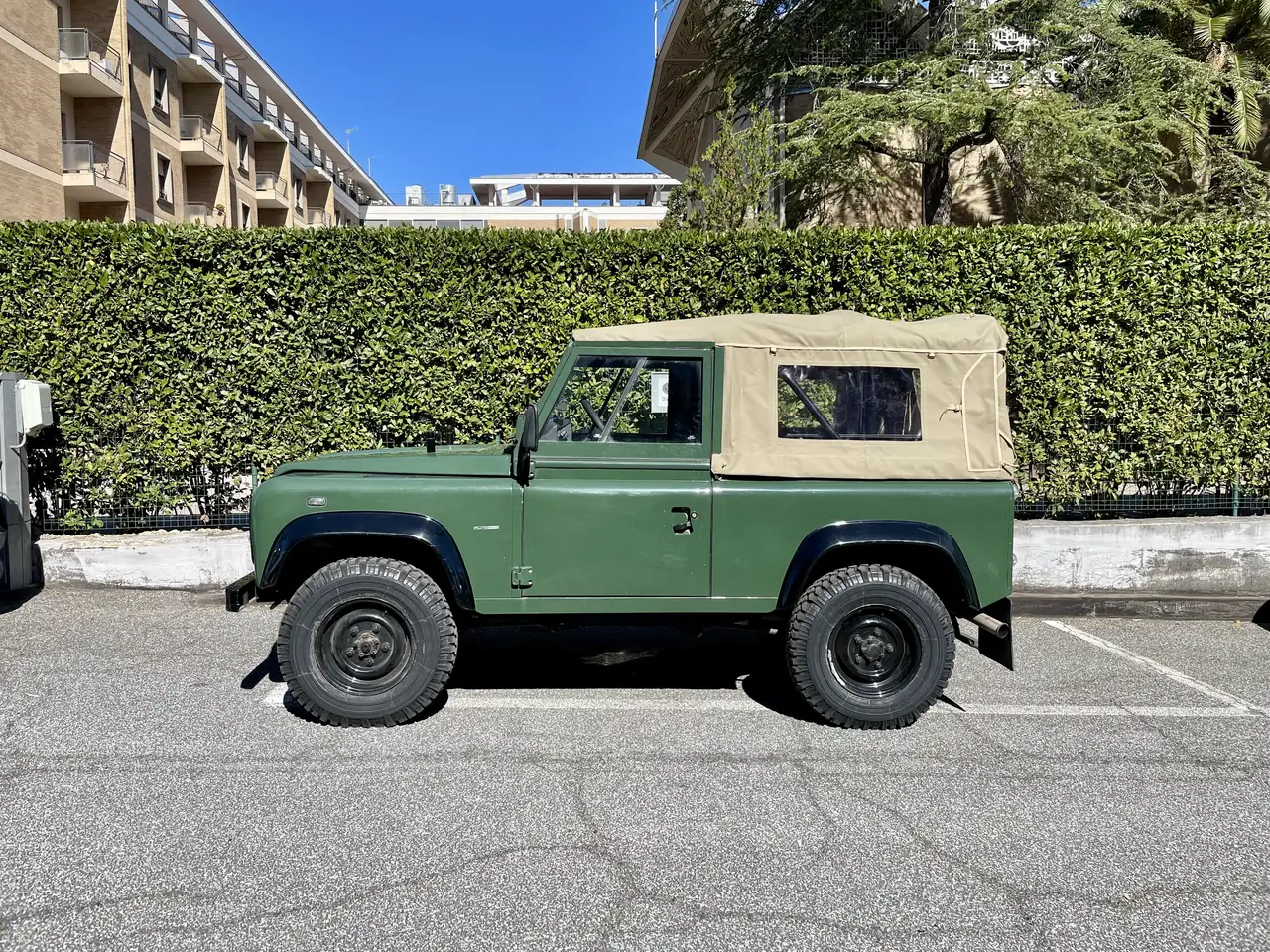 Land Rover Defender 90 2.5 td County SW, foto 2