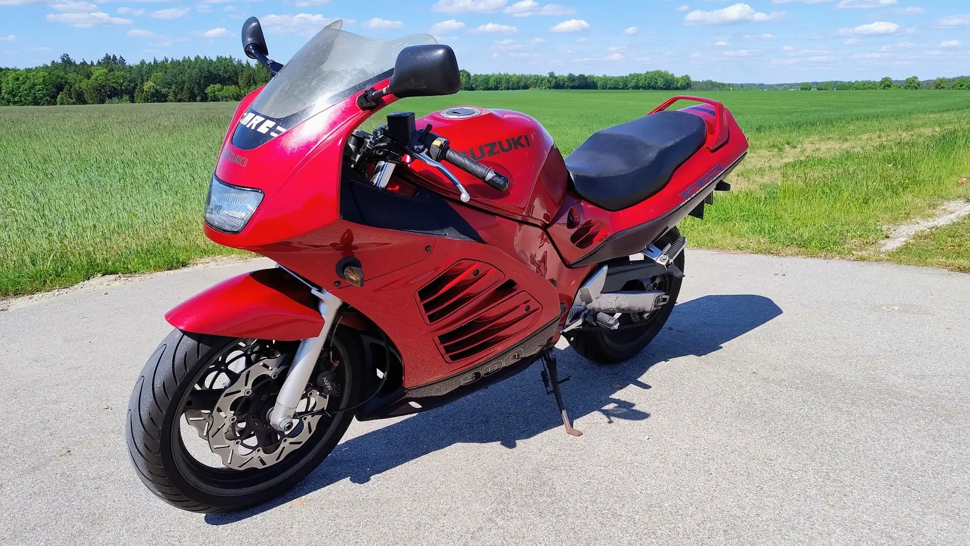 Suzuki RF 900 Rojo - 1