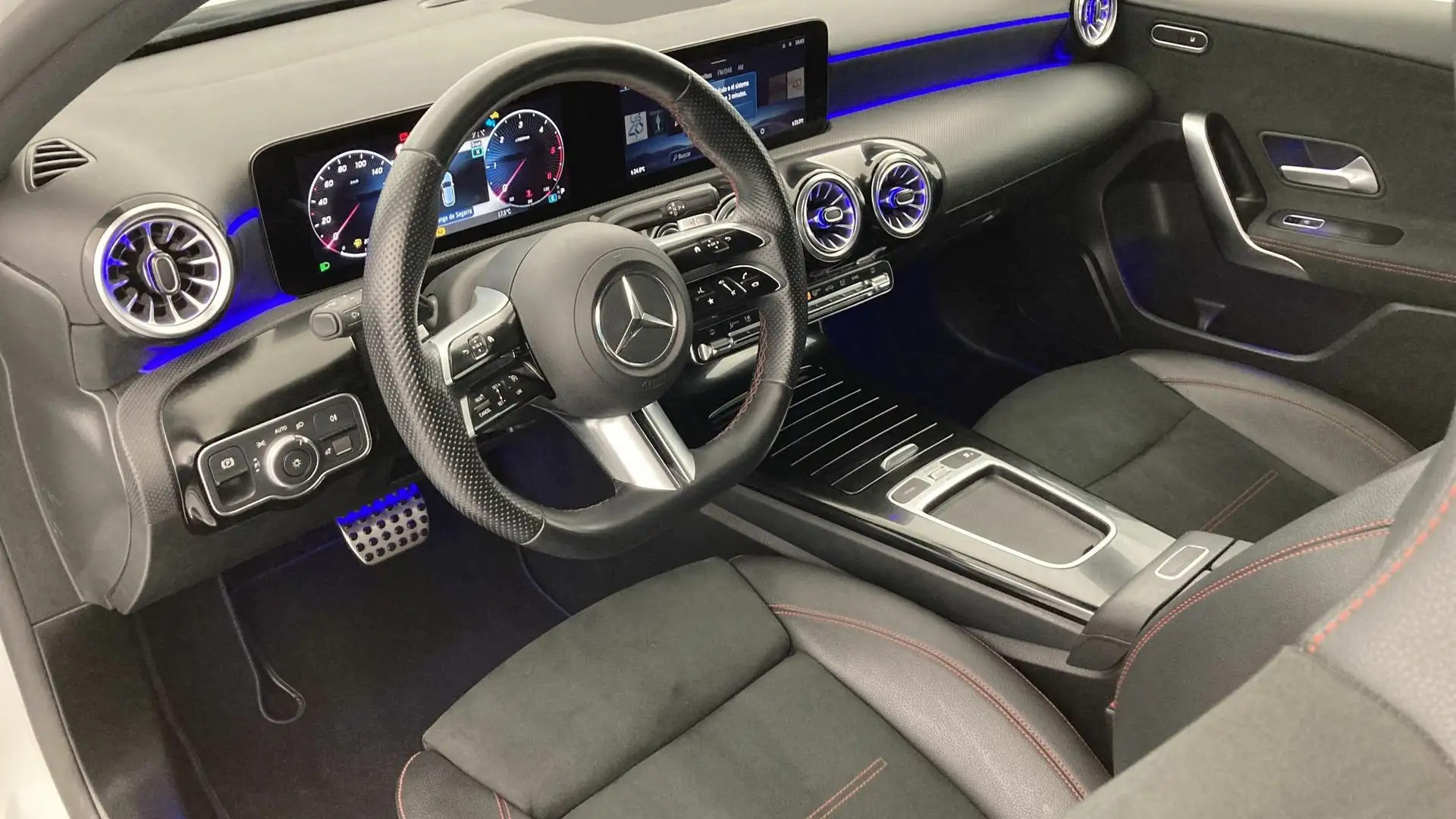 Mercedes-Benz A 200 200d Progressive Line Advanced 8G-DCT Blanc - 2