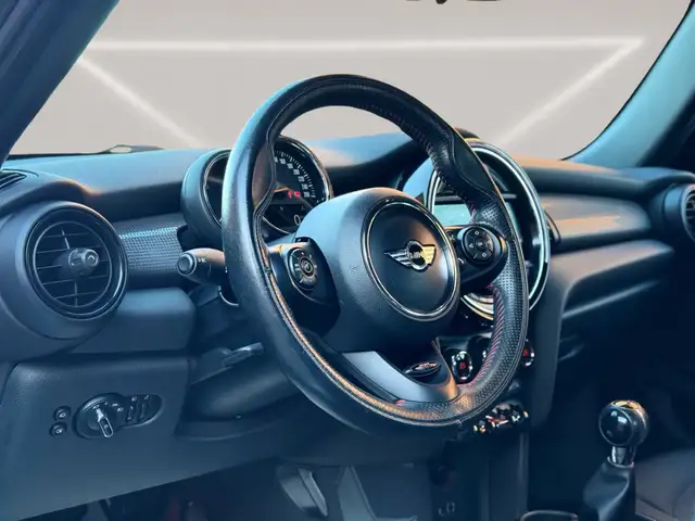 Mini Cooper Cooper view 9