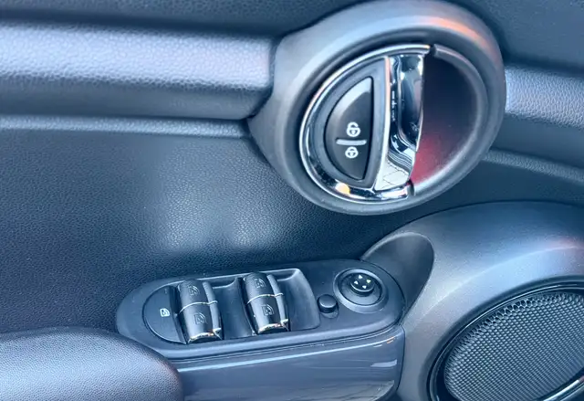 Mini Cooper Cooper view 10