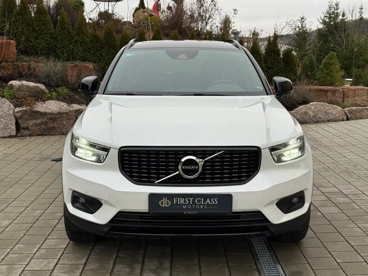 Volvo XC40 D3 R Design*2.HD*Volvo Scheckheftgepflegt* Alb - 2