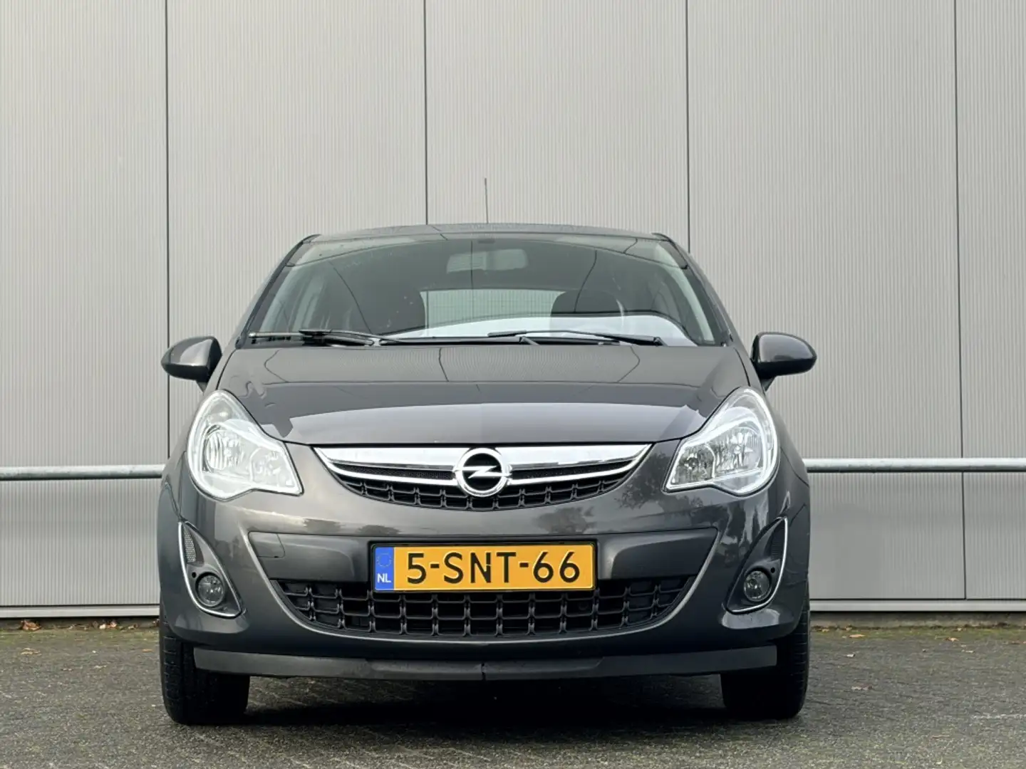 Opel Corsa 1.2-16V Berlin - NAP! - airco - cruise - uniek! Grijs - 2
