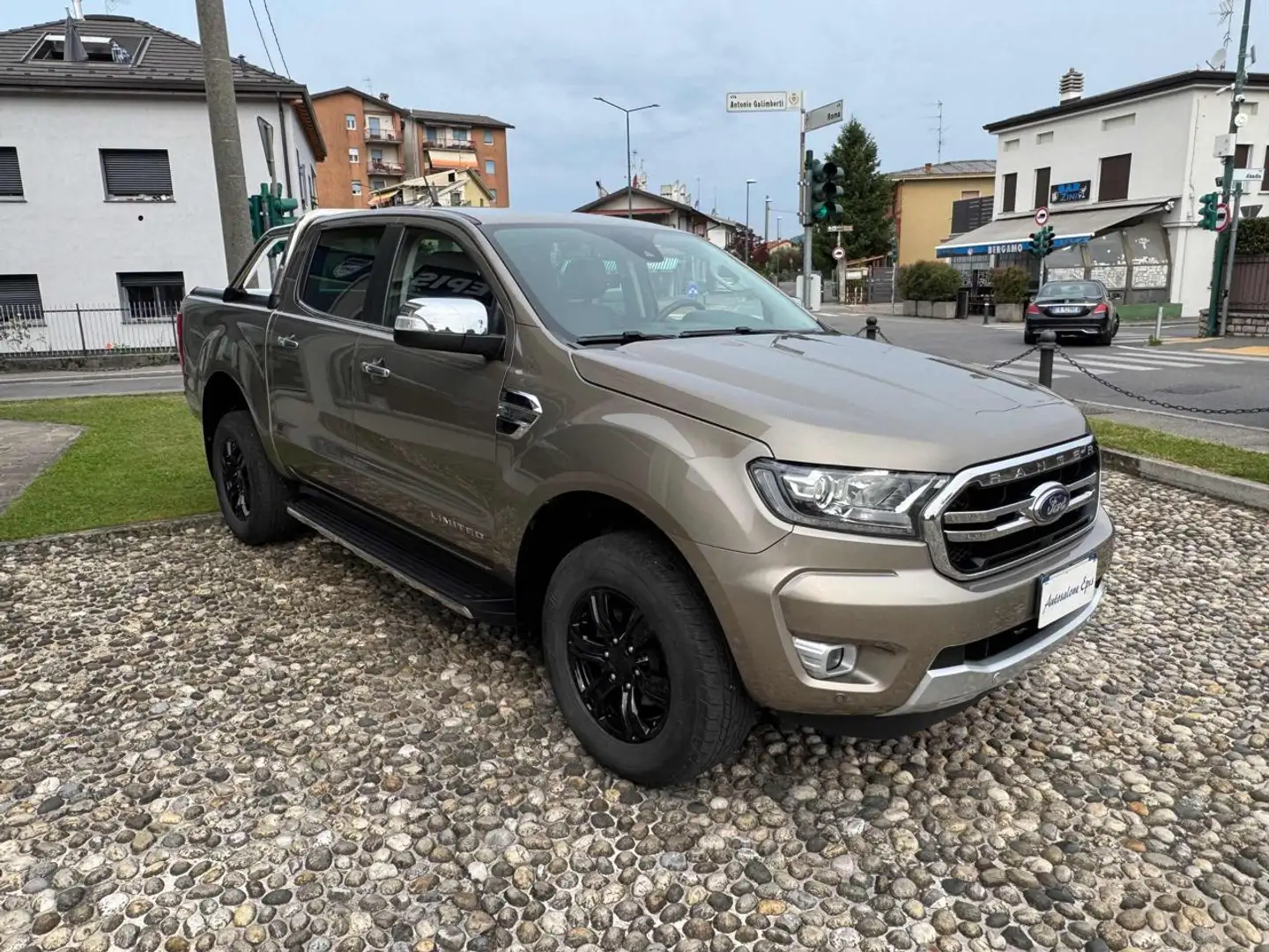 Ford Ranger 3.2 TDCi DC Limited 5 posti Grigio - 1