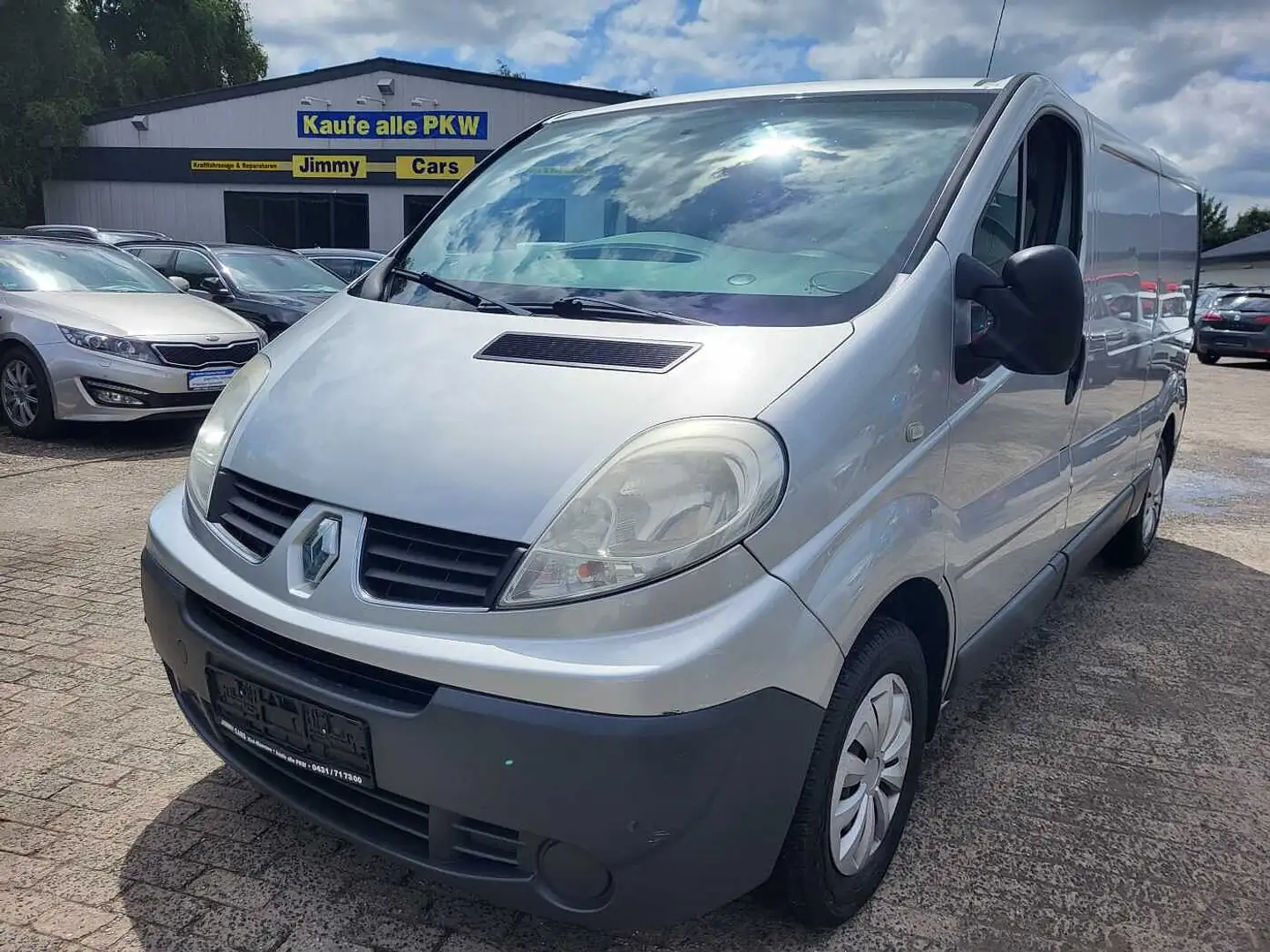 Renault Trafic 2.0 Silber - 1
