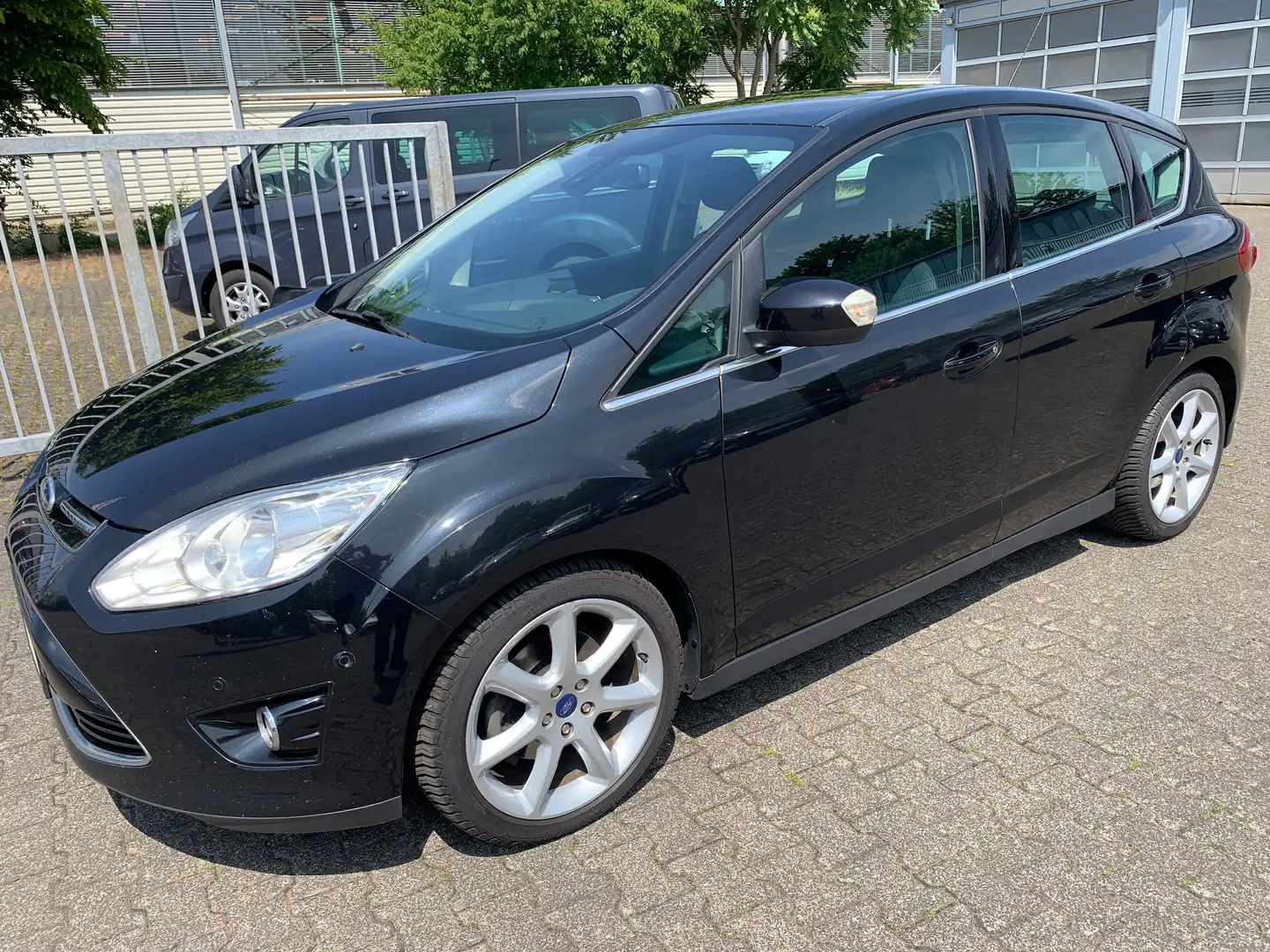 Ford C-Max 2,0 TDCI Titanium-Automatik-PDC v+h-1Hd-Tüv neu Schwarz - 1