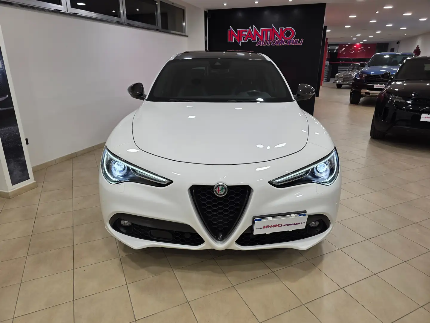 Alfa Romeo Stelvio Stelvio 2.2  Estrema Q4 210cv auto Uniproprietario Bianco - 2