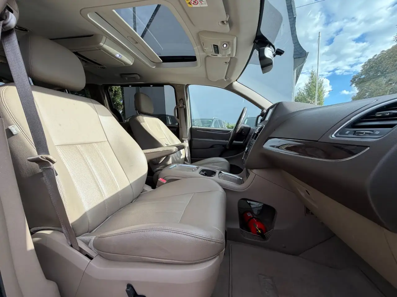 LANCIA VOYAGER GOLD 2.8 MULTIJET 178ch BVA - 7 PLACES - CUIR - TOIT PANORAMIQUE - PORTES COULISSANTES ÉLECTRIQUES - HAYON ÉLECTRIQUE