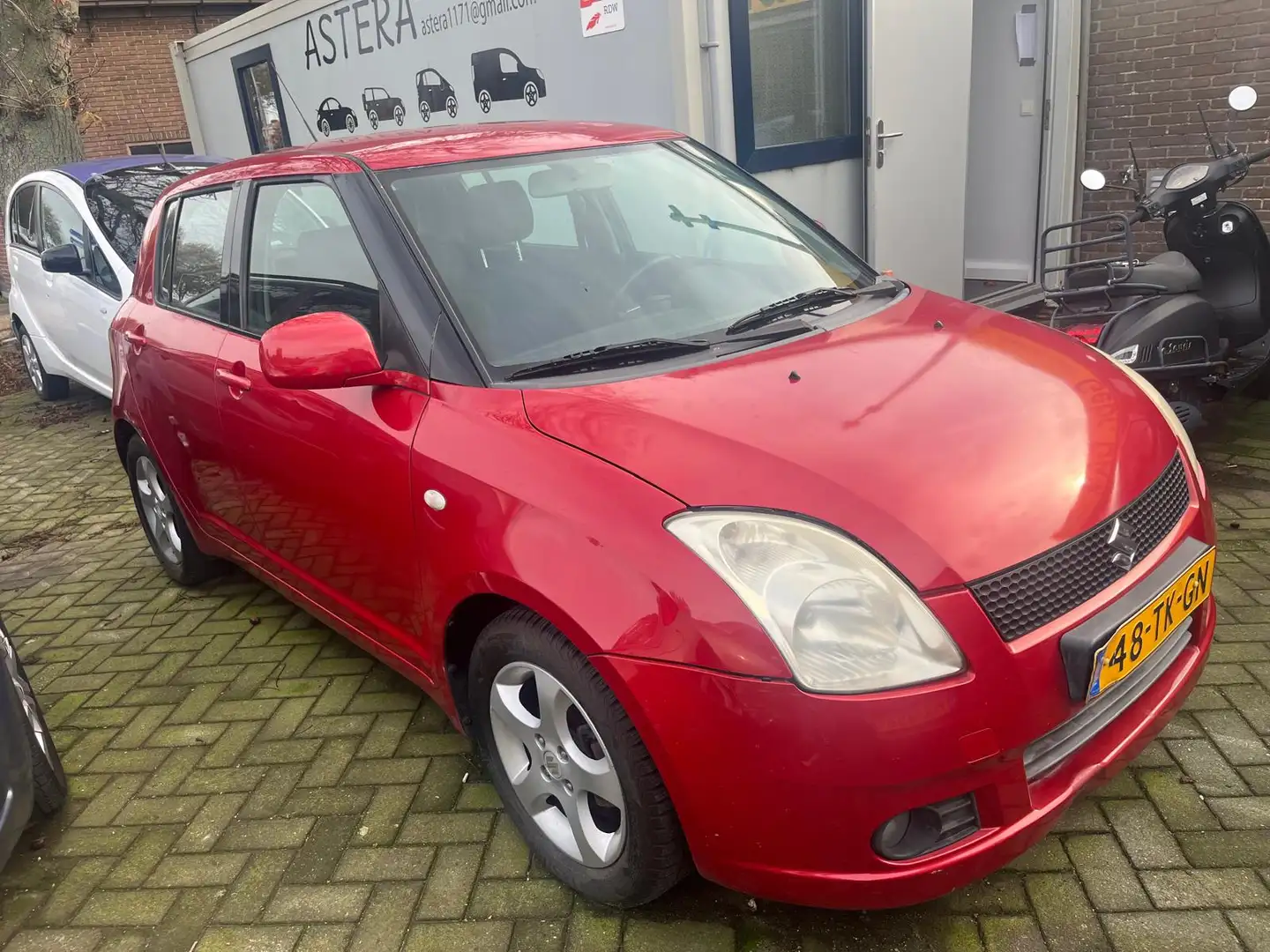 Suzuki Swift 1.3 Shogun nieuwe motor met 90dkm bonnen aanwezig Rood - 2