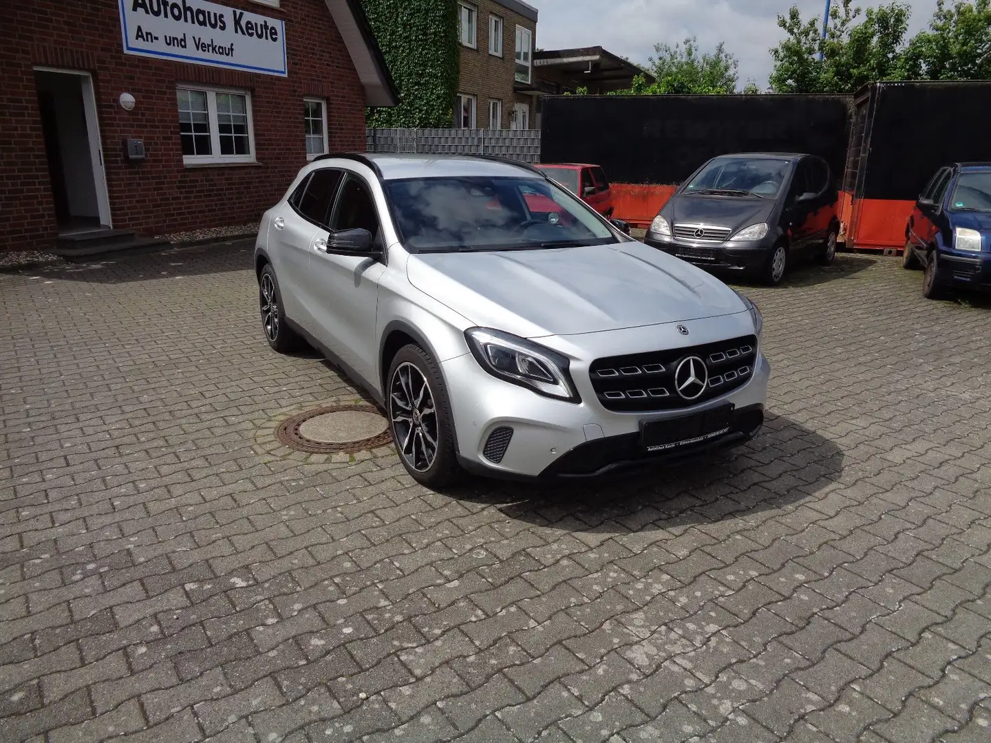 Mercedes-Benz GLA 200 CDI Aut.,Navi, Kam., Night, 19", Urban, Silber - 2