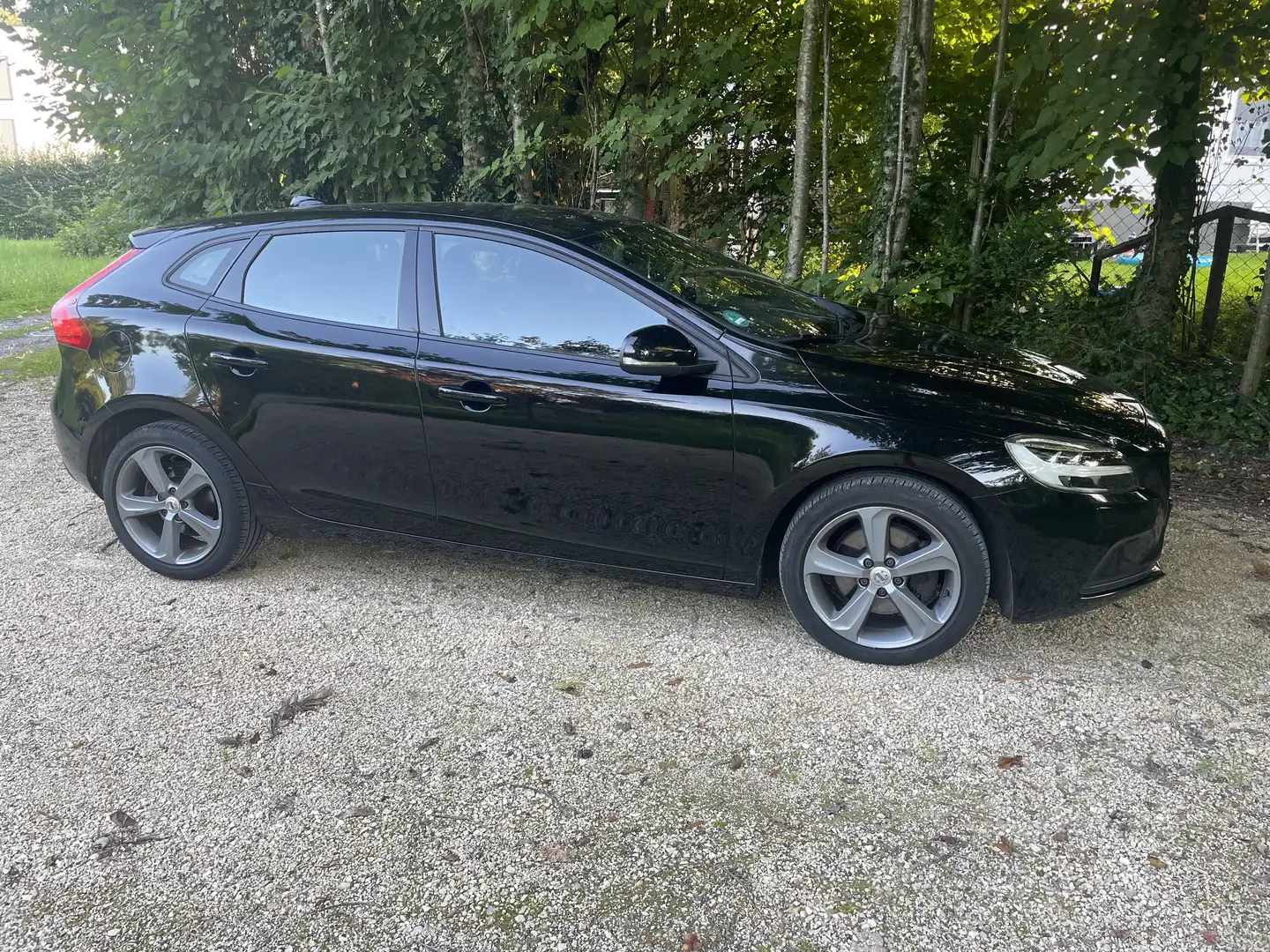 Volvo V40 T2 Momentum - HU Neu - 1