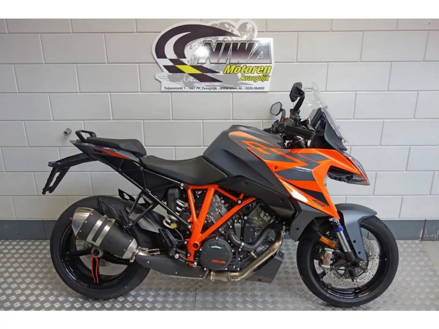 KTM 1290 Super Duke GT Orange - 1