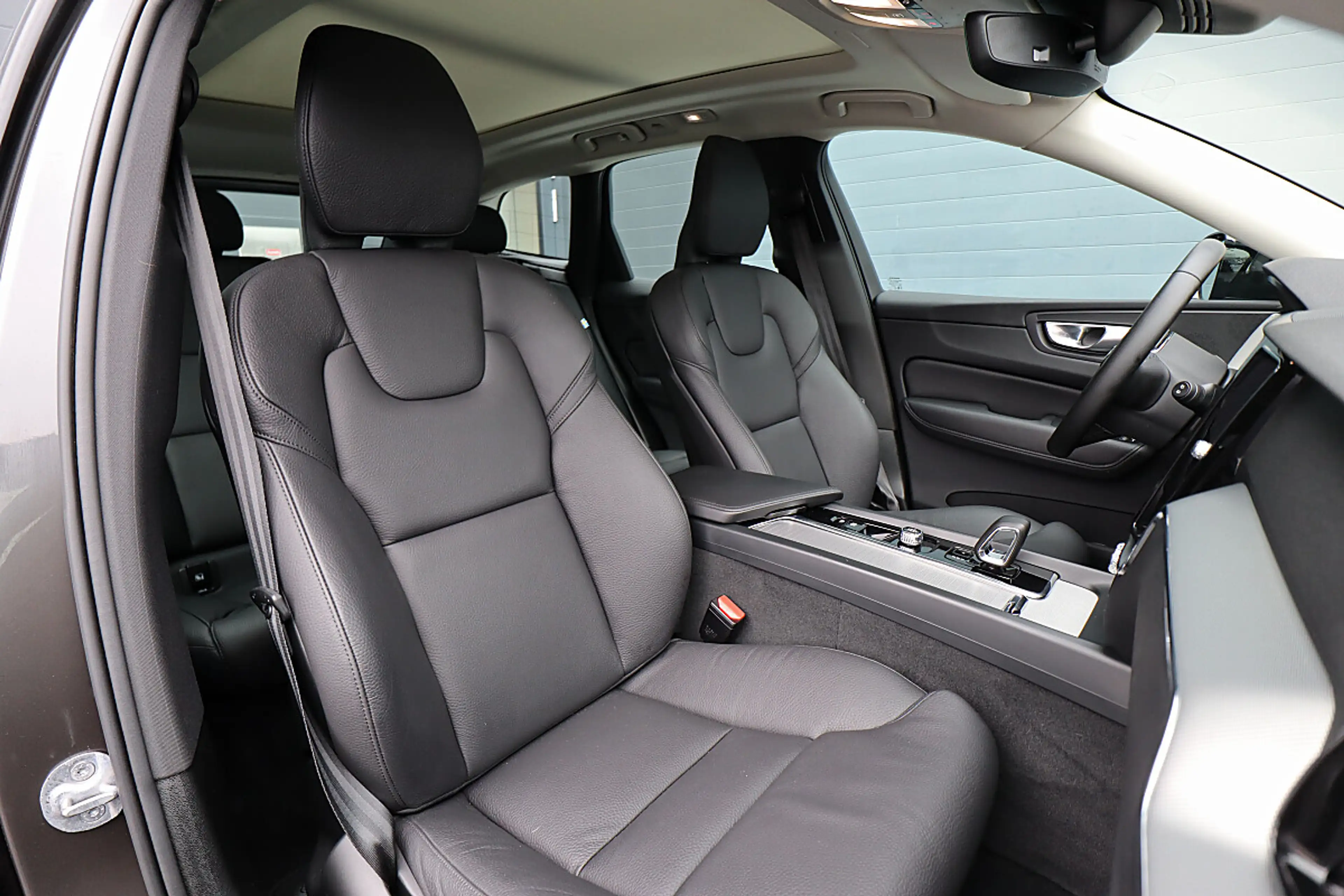 Volvo XC60 B4 Plus Dark Geartronic ACC, AHK schwenkbar, Pa... — photo 9