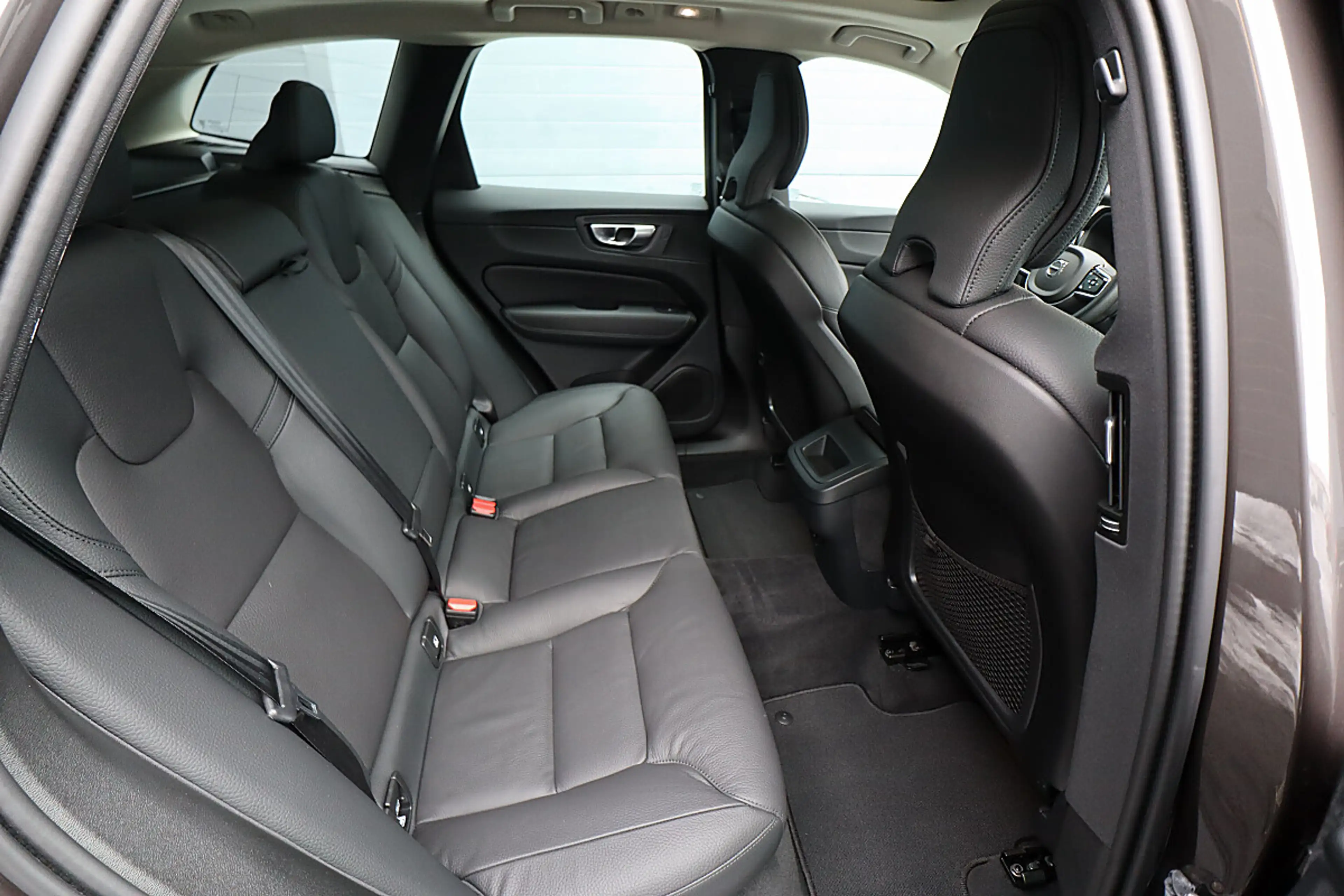 Volvo XC60 B4 Plus Dark Geartronic ACC, AHK schwenkbar, Pa... — photo 11