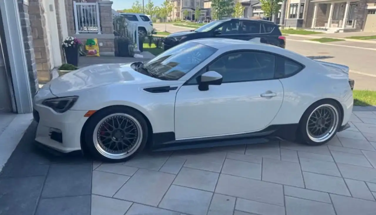 Subaru BRZ снимка Subaru BRZ