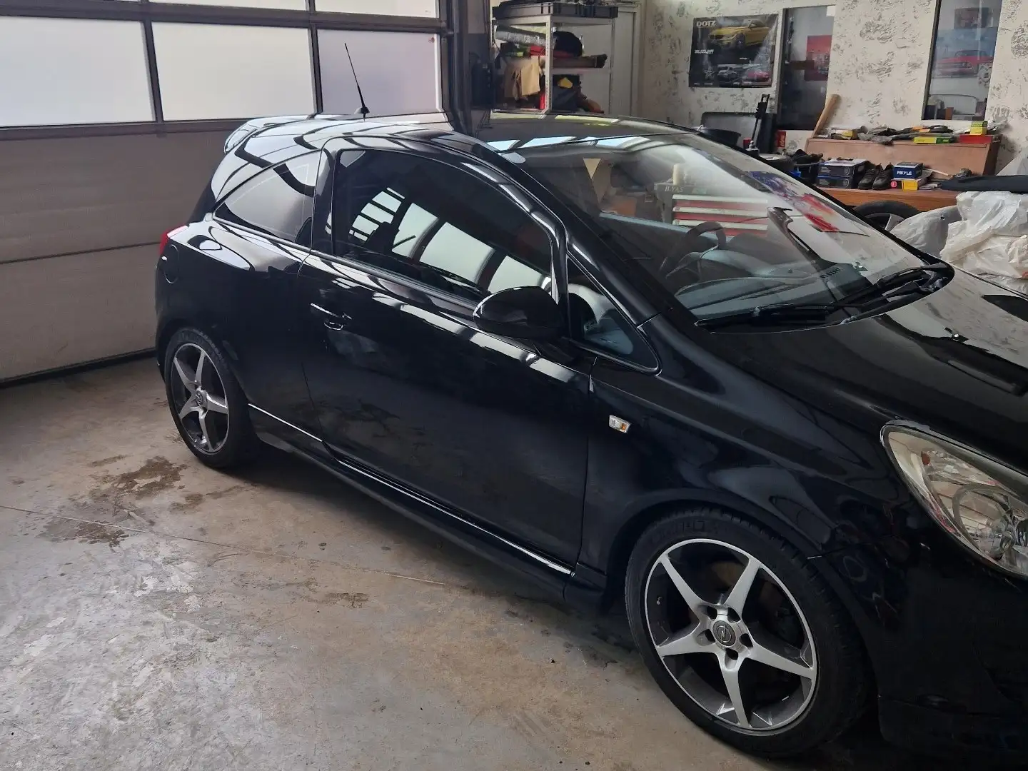 Opel Corsa 1,6 Turbo GSI Schwarz - 1