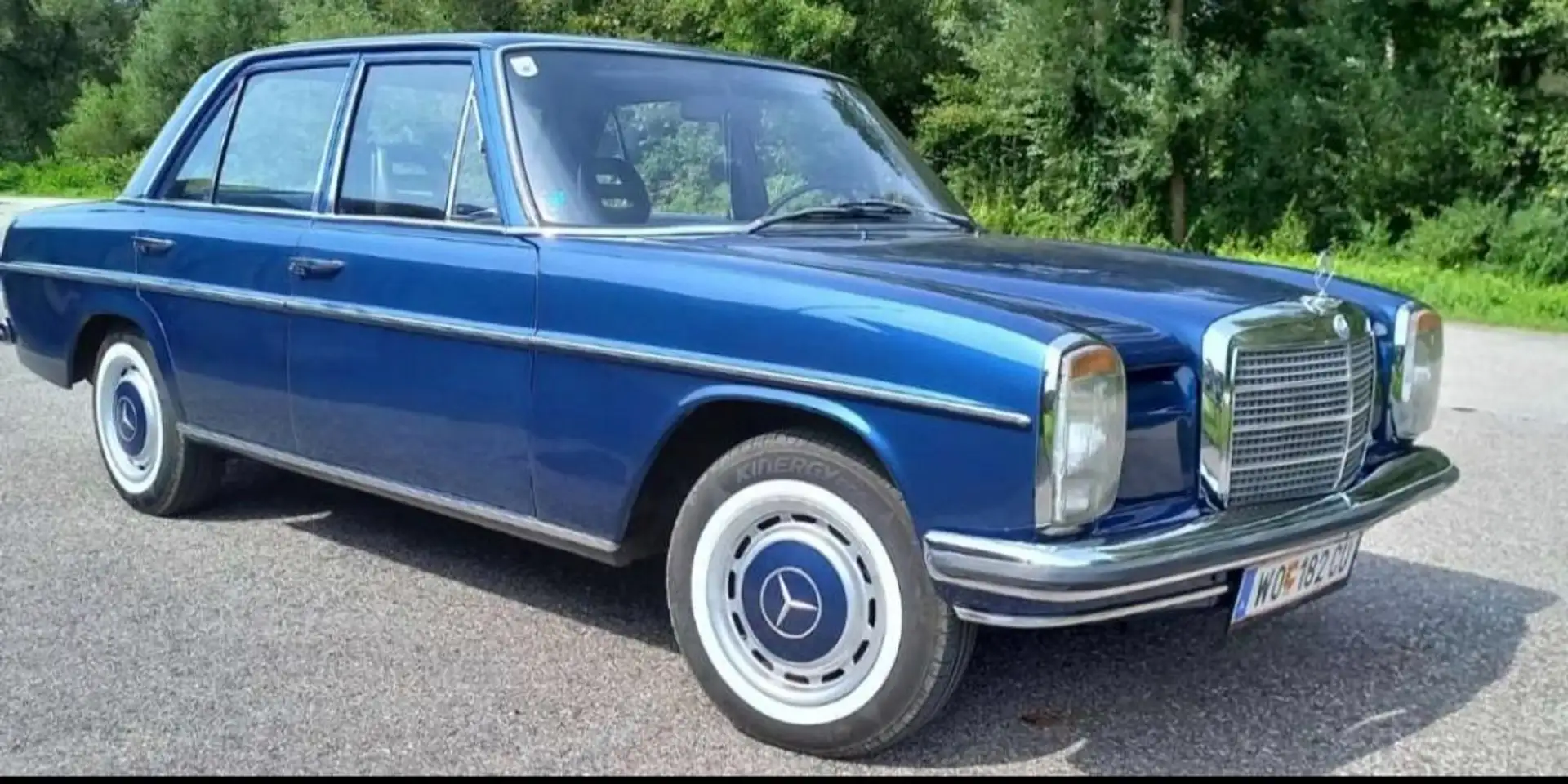 Mercedes-Benz W 114/115 Strich-Acht Blauw - 1