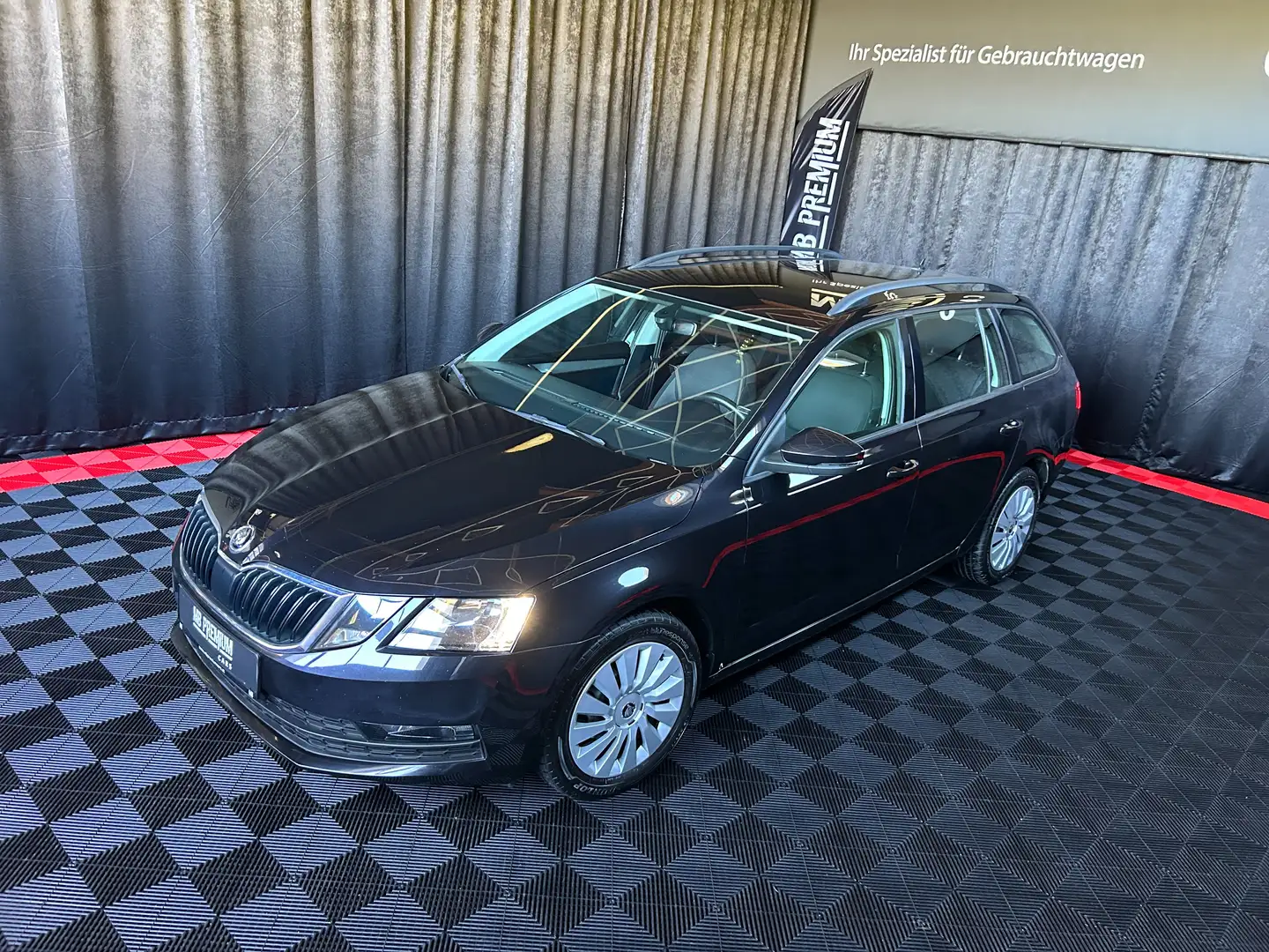 Skoda Octavia Ambition *AHK*NAVI*Tempomat* Noir - 1