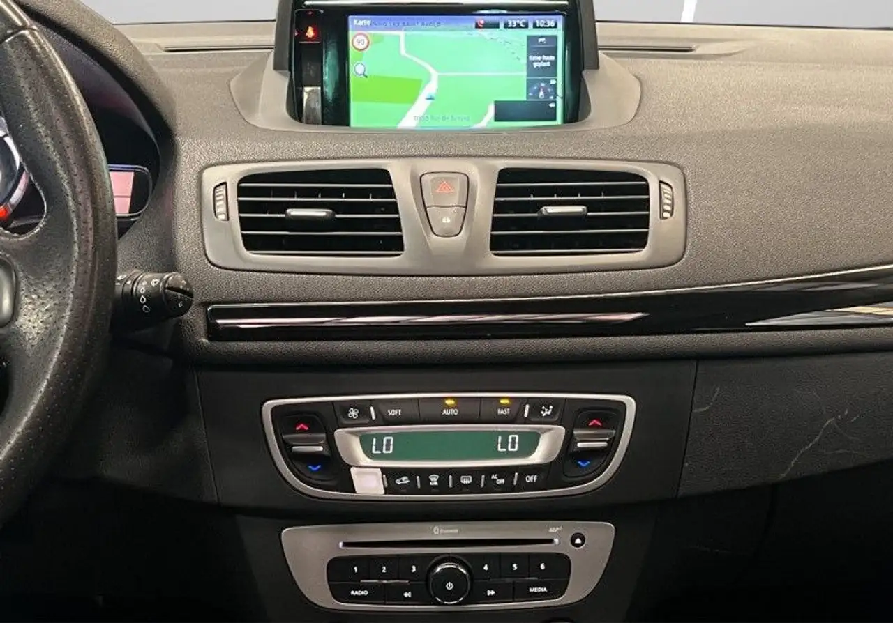 Renault Megane Grandtour — photo 15