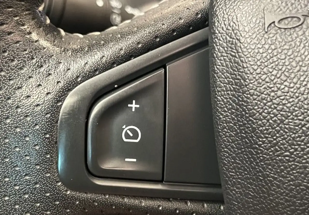 Renault Megane Grandtour — photo 18