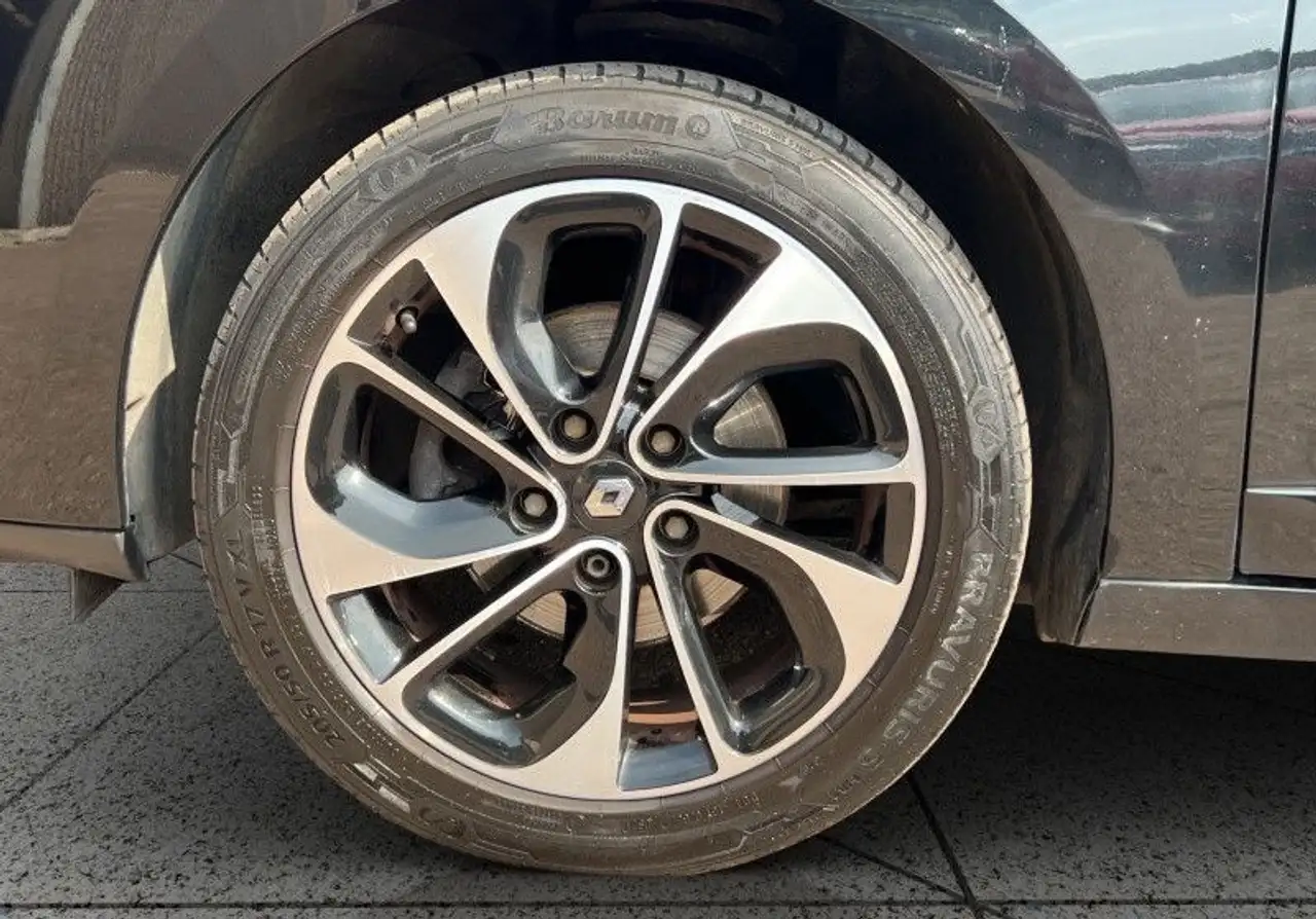 Renault Megane Grandtour — photo 46
