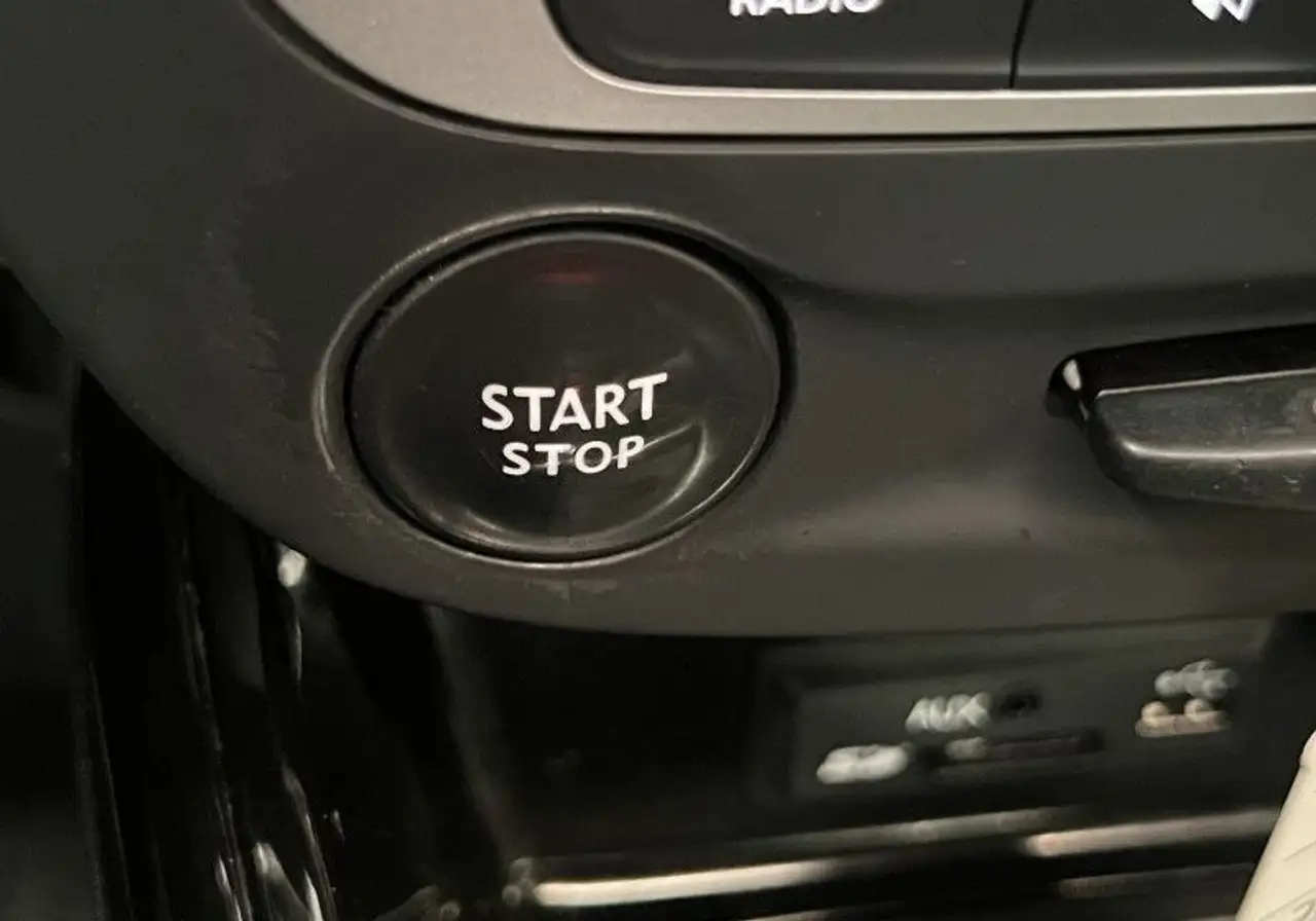 Renault Megane Grandtour — photo 39