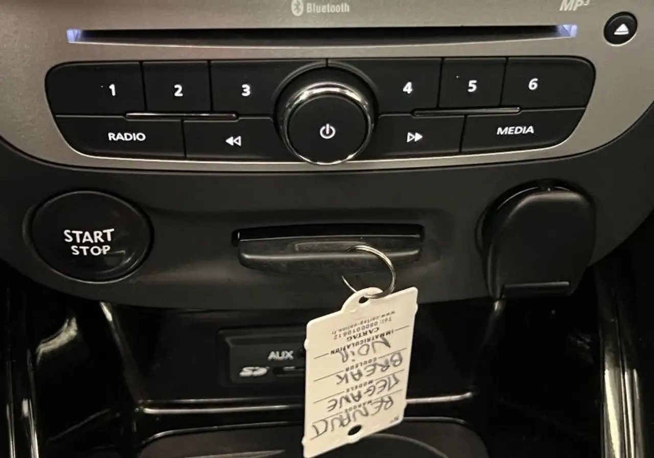 Renault Megane Grandtour — photo 22