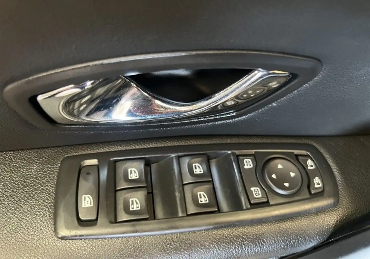 Renault Megane Grandtour — photo 28