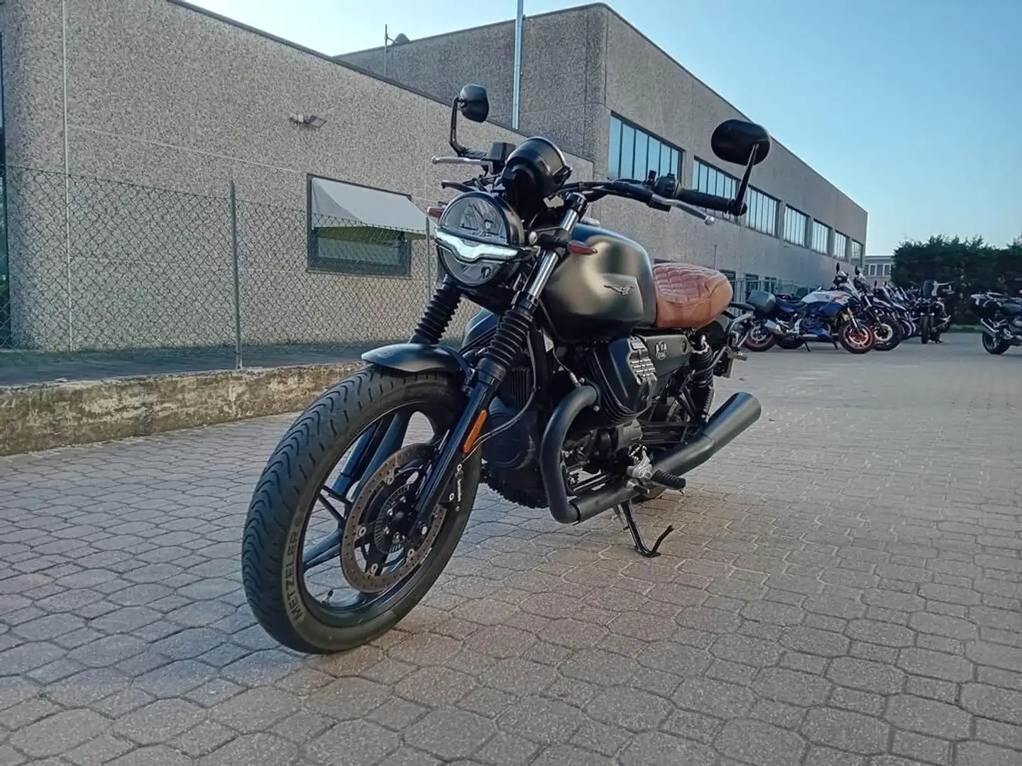 Moto Guzzi Stone Abs Gris - 1