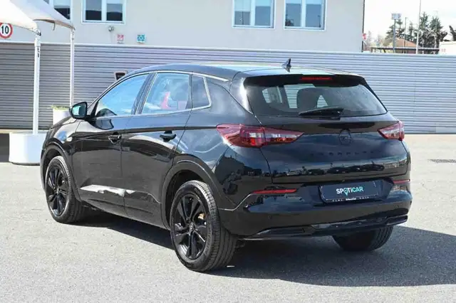 Opel Grandland view 4