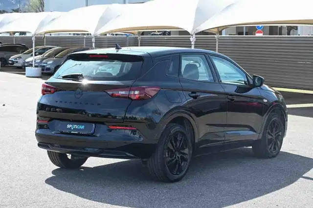Opel Grandland view 3