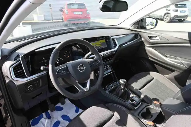 Opel Grandland view 8