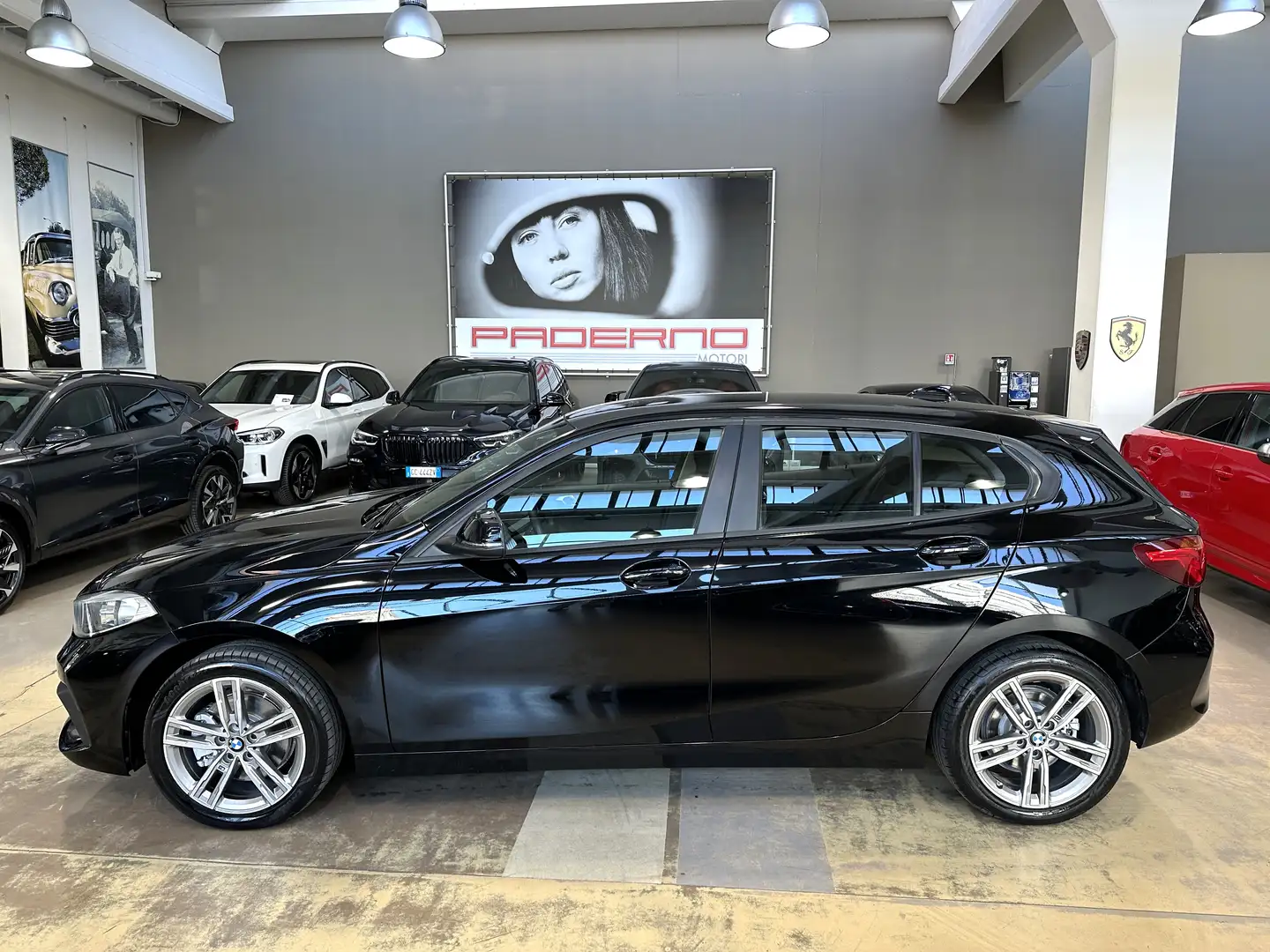 BMW 116 d Business Advantage Auto - 17" M - Carplay - IVA Schwarz - 2