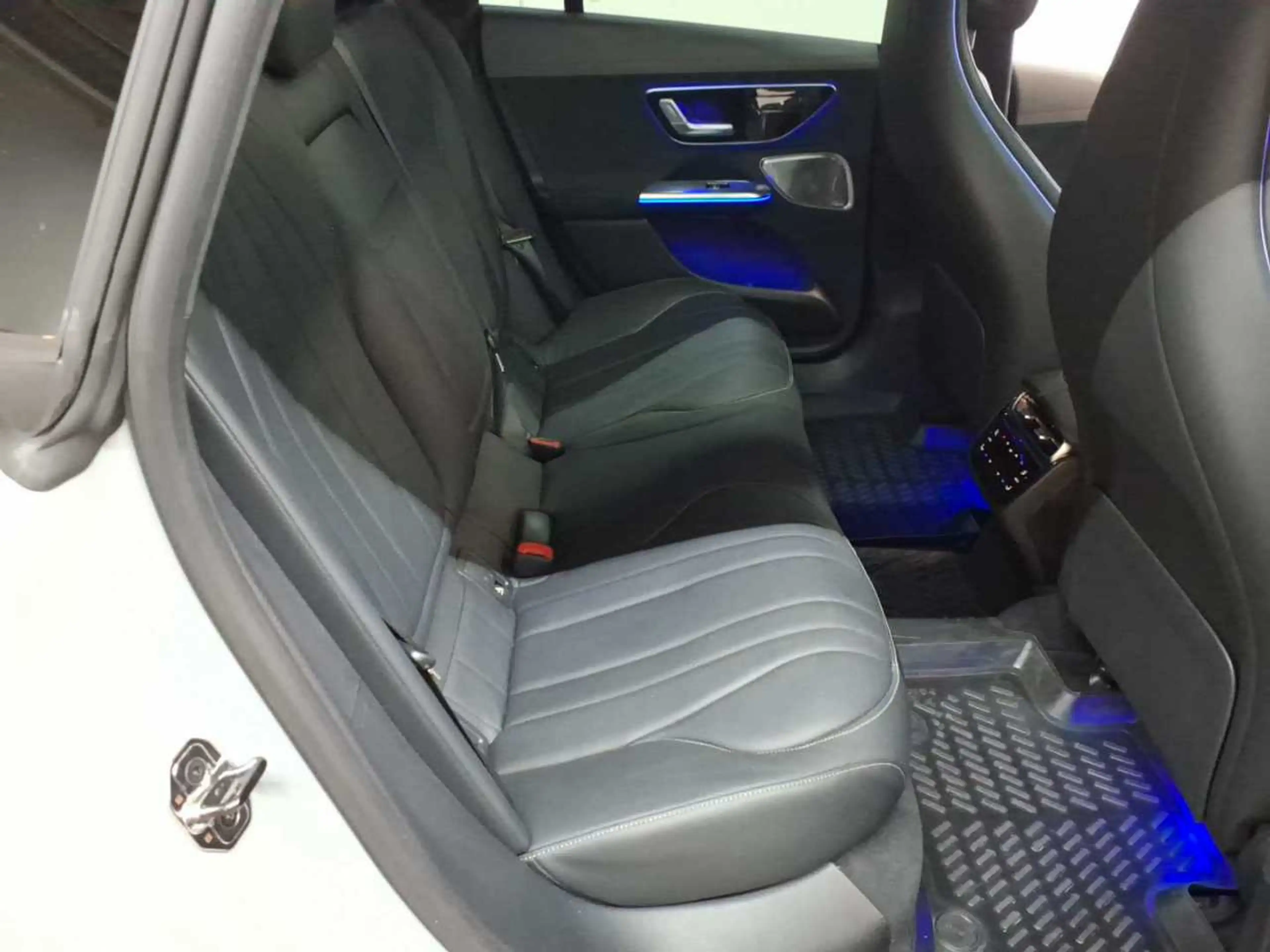 Mercedes-Benz EQE 500 EQE 500 4M AMG Airm Premium+ Pano Sound — photo 14
