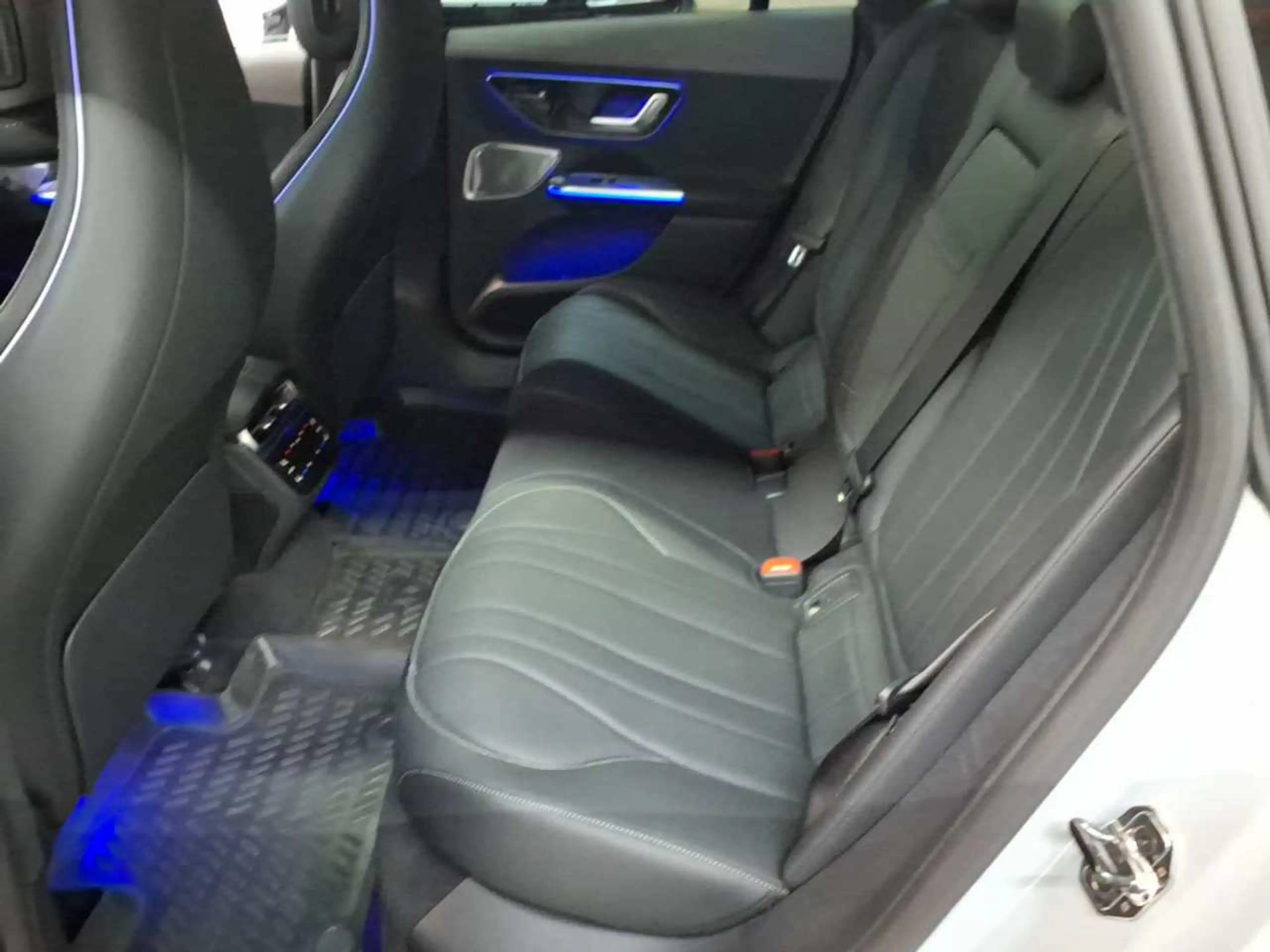 Mercedes-Benz EQE 500 EQE 500 4M AMG Airm Premium+ Pano Sound — photo 13