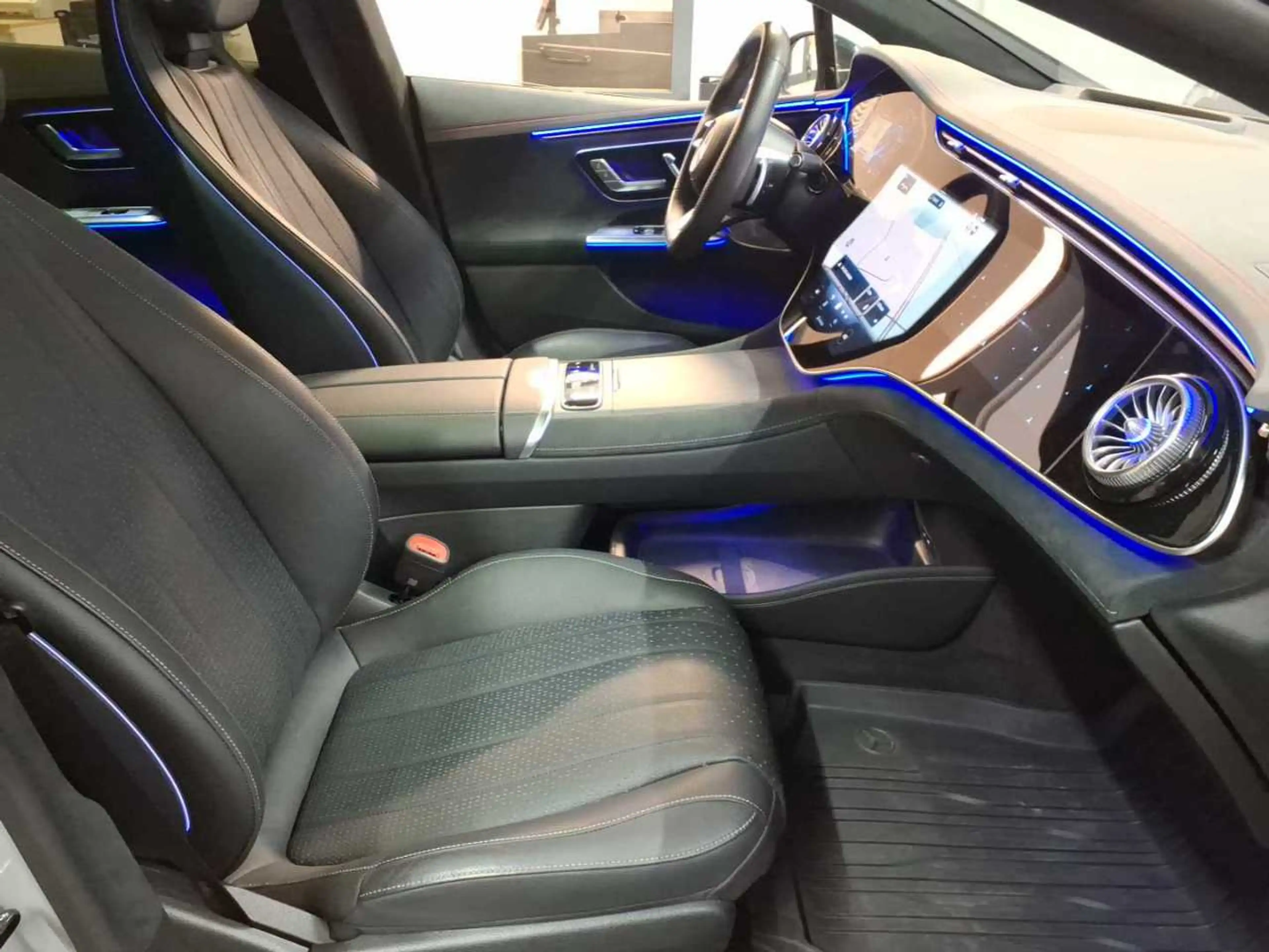 Mercedes-Benz EQE 500 EQE 500 4M AMG Airm Premium+ Pano Sound — photo 8