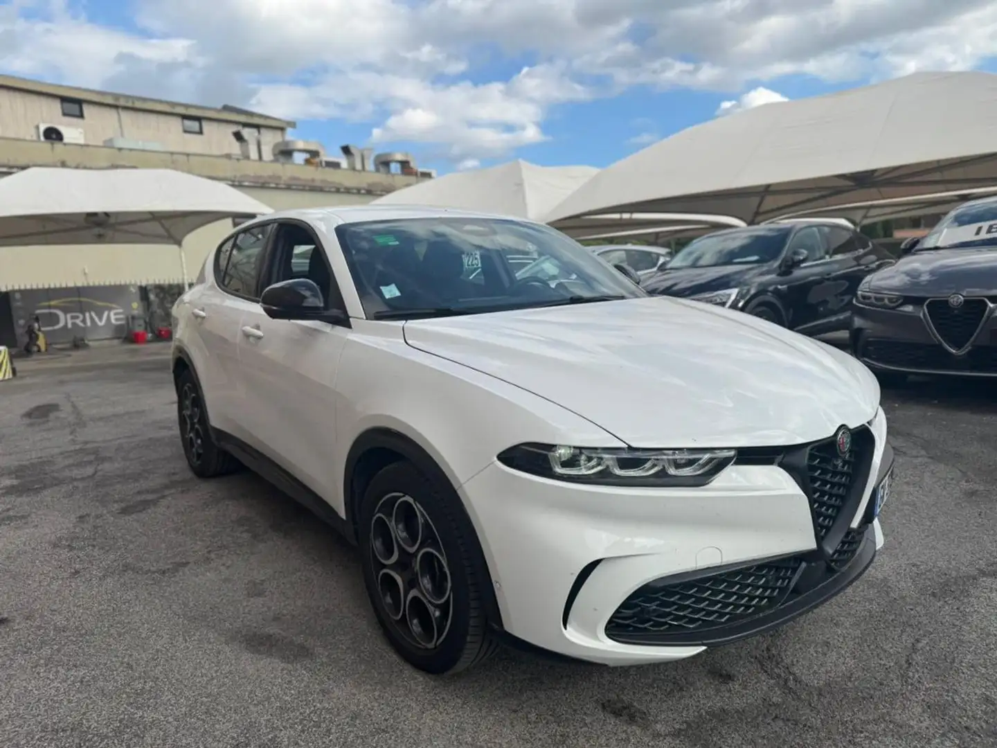 Alfa Romeo Tonale 1.5 130cv Hybrid Белый - 1
