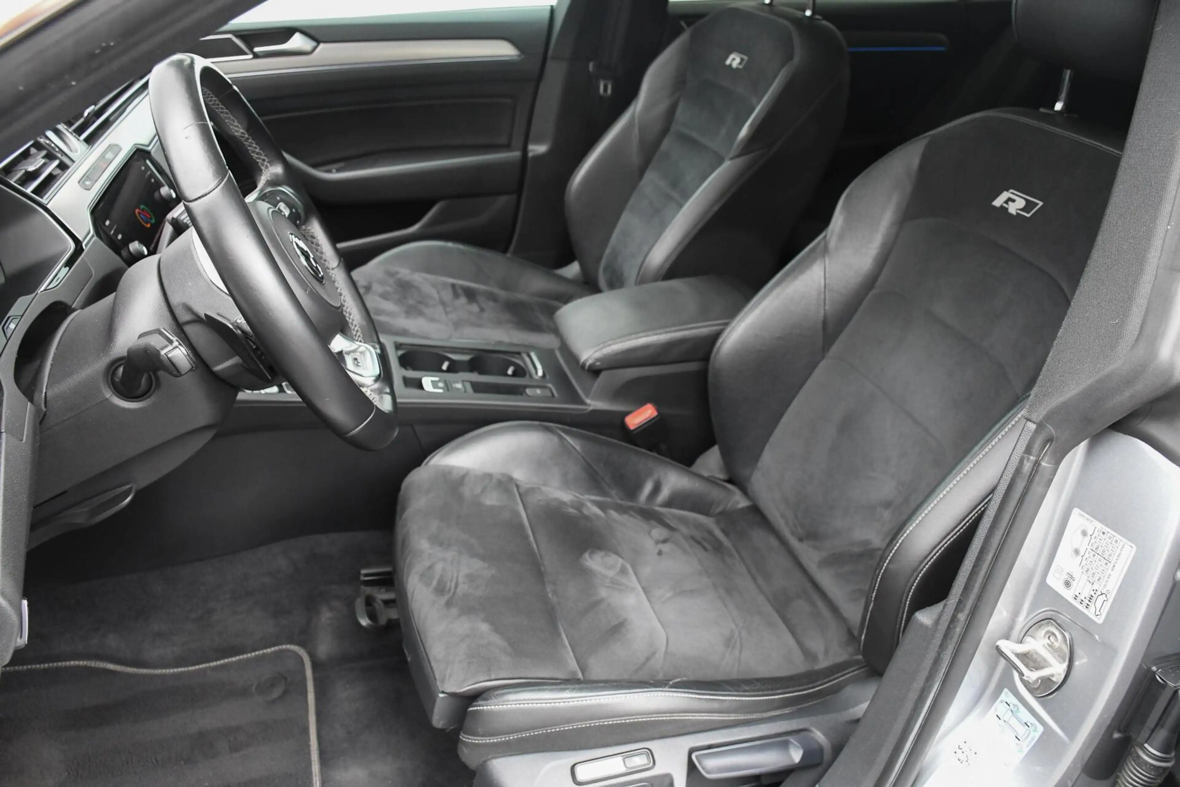 Volkswagen Arteon 1.5 TSI Business Panoramadak R-line Trekhaak — photo 39