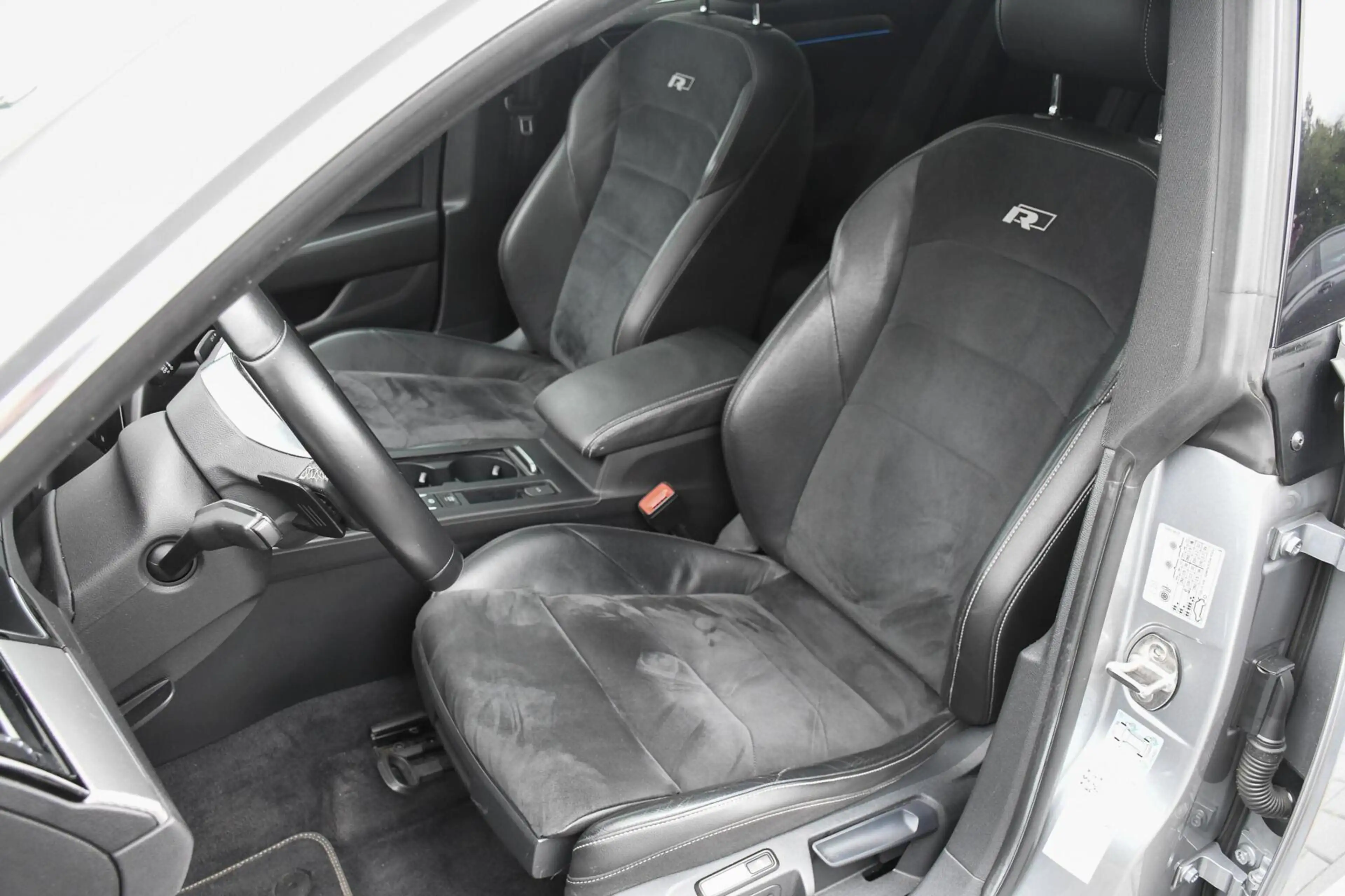 Volkswagen Arteon 1.5 TSI Business Panoramadak R-line Trekhaak — photo 5
