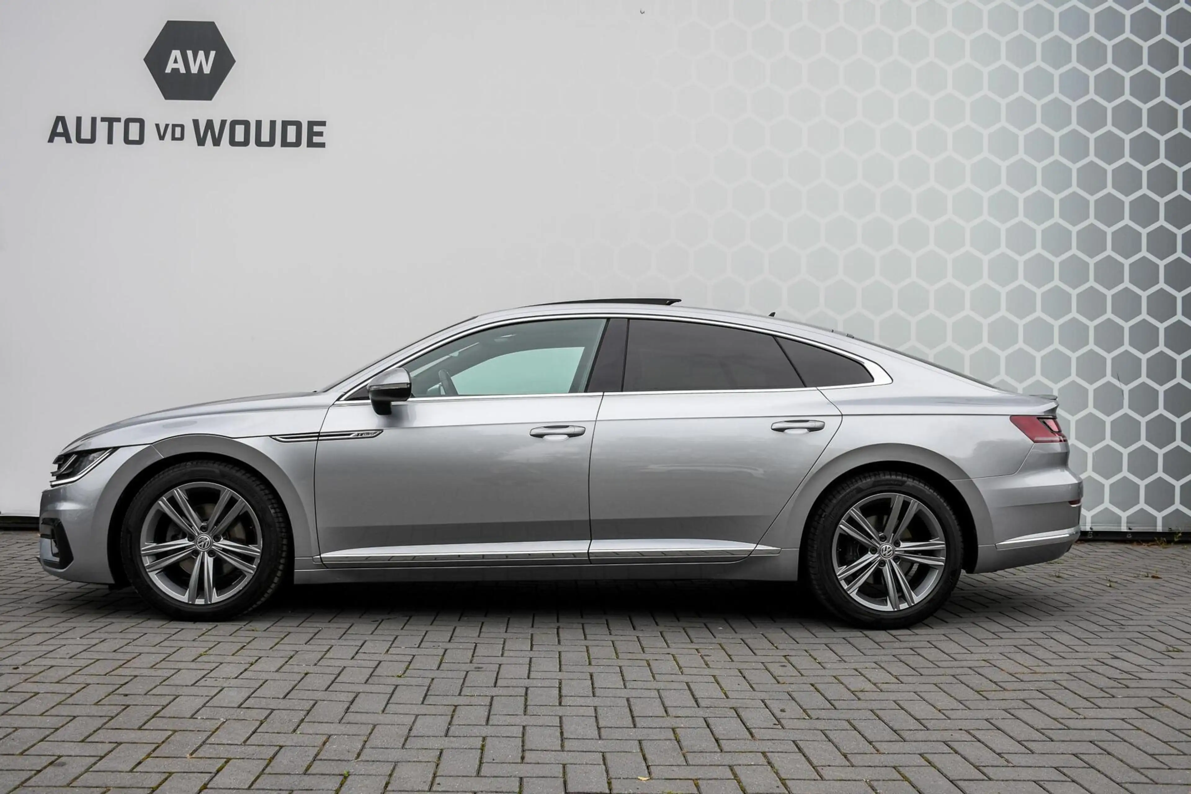 Volkswagen Arteon 1.5 TSI Business Panoramadak R-line Trekhaak — photo 32