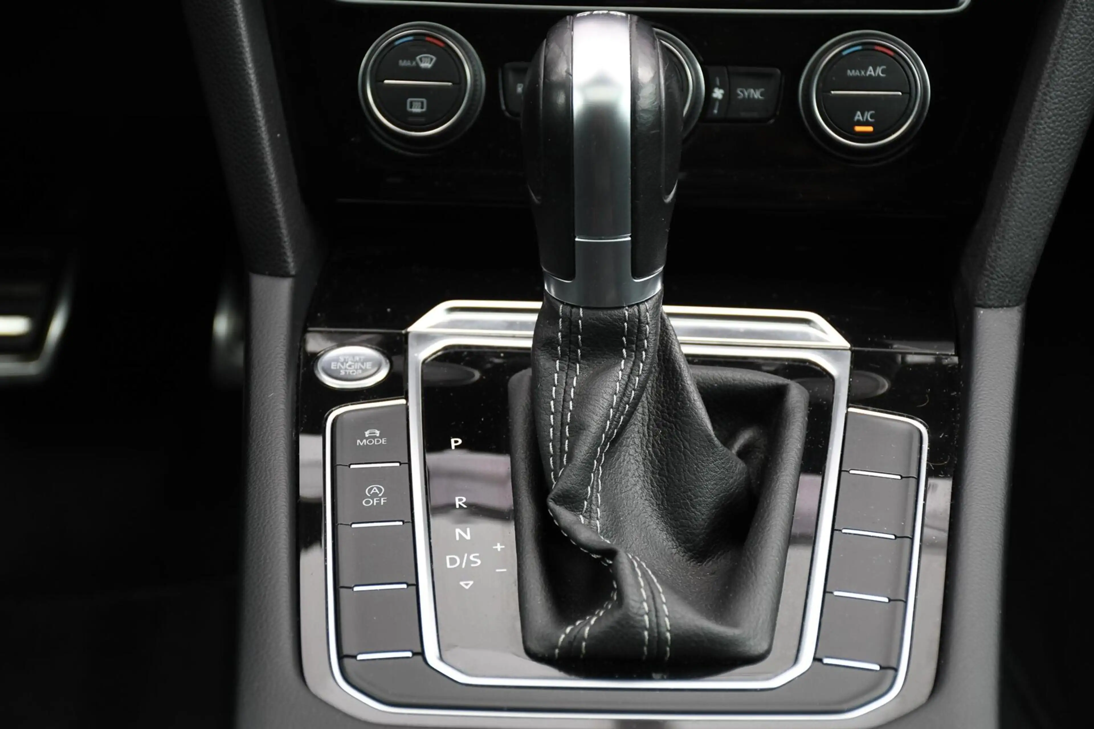 Volkswagen Arteon 1.5 TSI Business Panoramadak R-line Trekhaak — photo 30